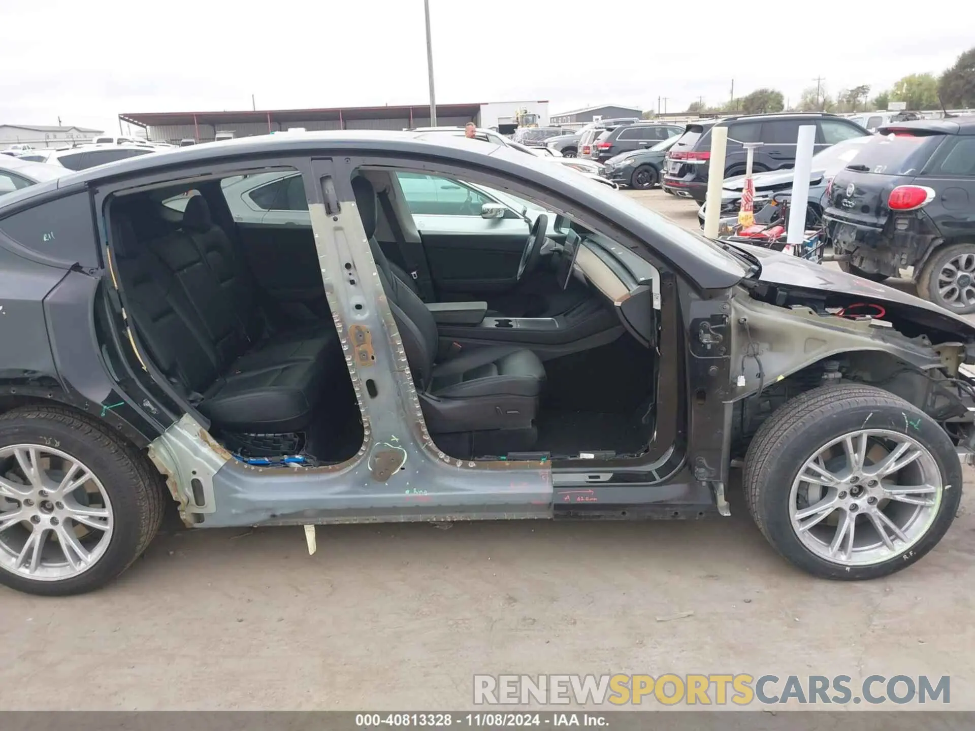 19 Photograph of a damaged car 5YJYGDEE8MF281224 TESLA MODEL Y 2021