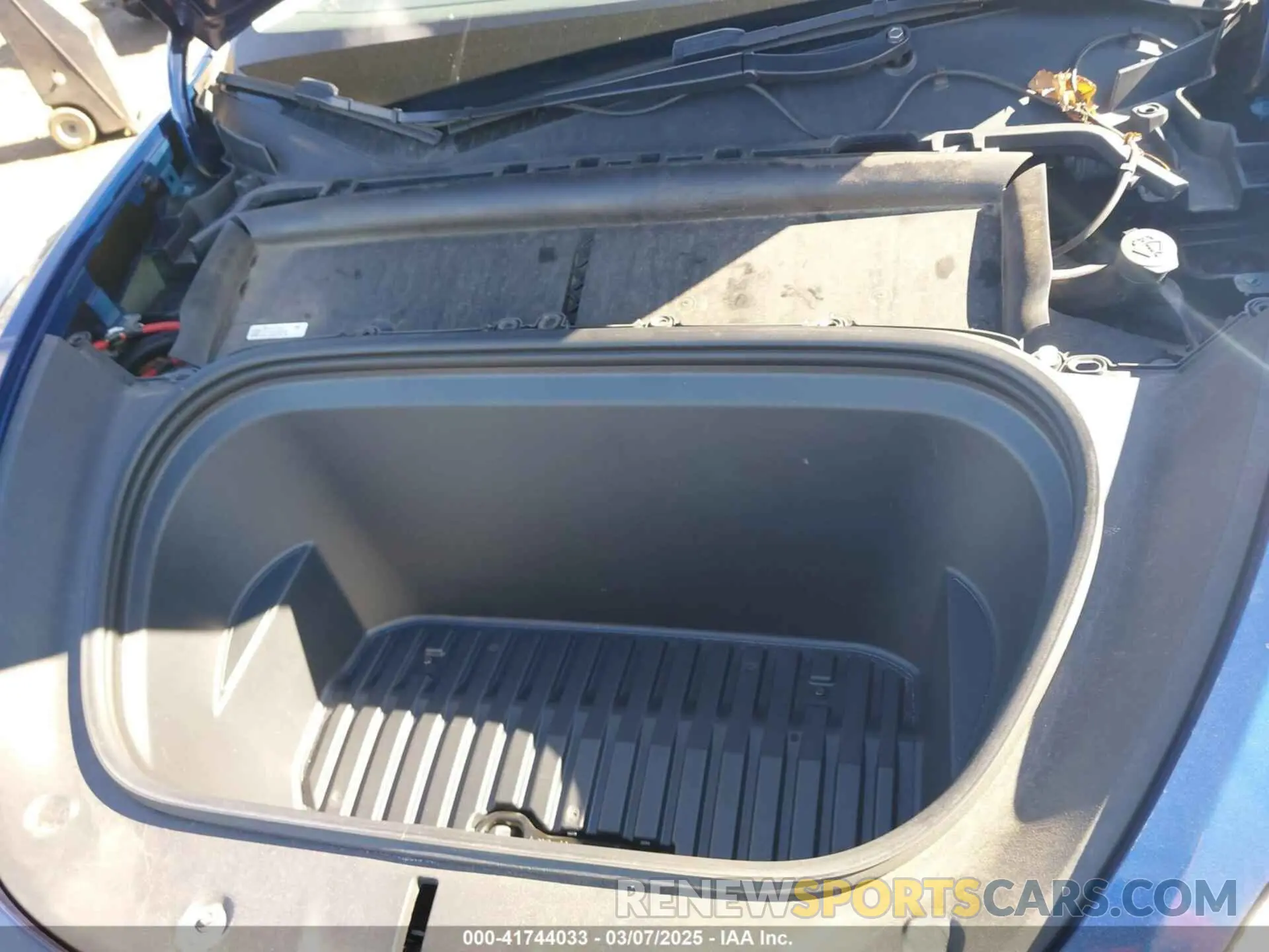 10 Photograph of a damaged car 5YJYGDEE8MF293230 TESLA MODEL Y 2021
