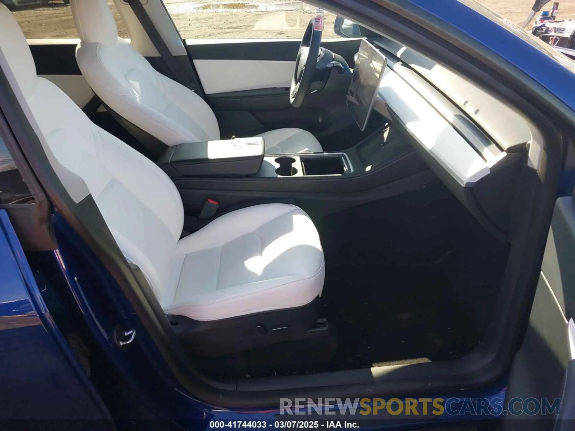 5 Photograph of a damaged car 5YJYGDEE8MF293230 TESLA MODEL Y 2021