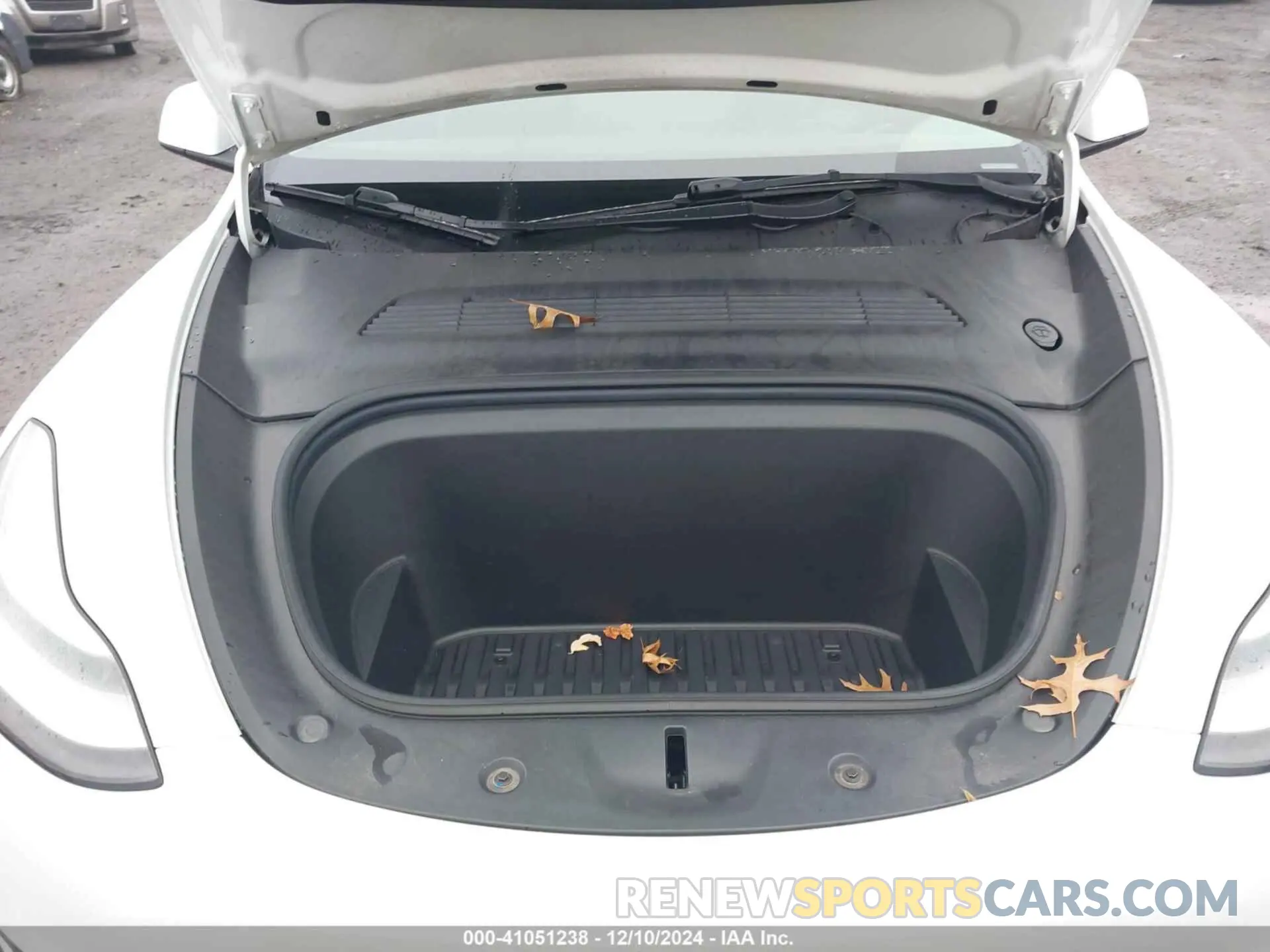 10 Photograph of a damaged car 5YJYGDEE8MF300242 TESLA MODEL Y 2021