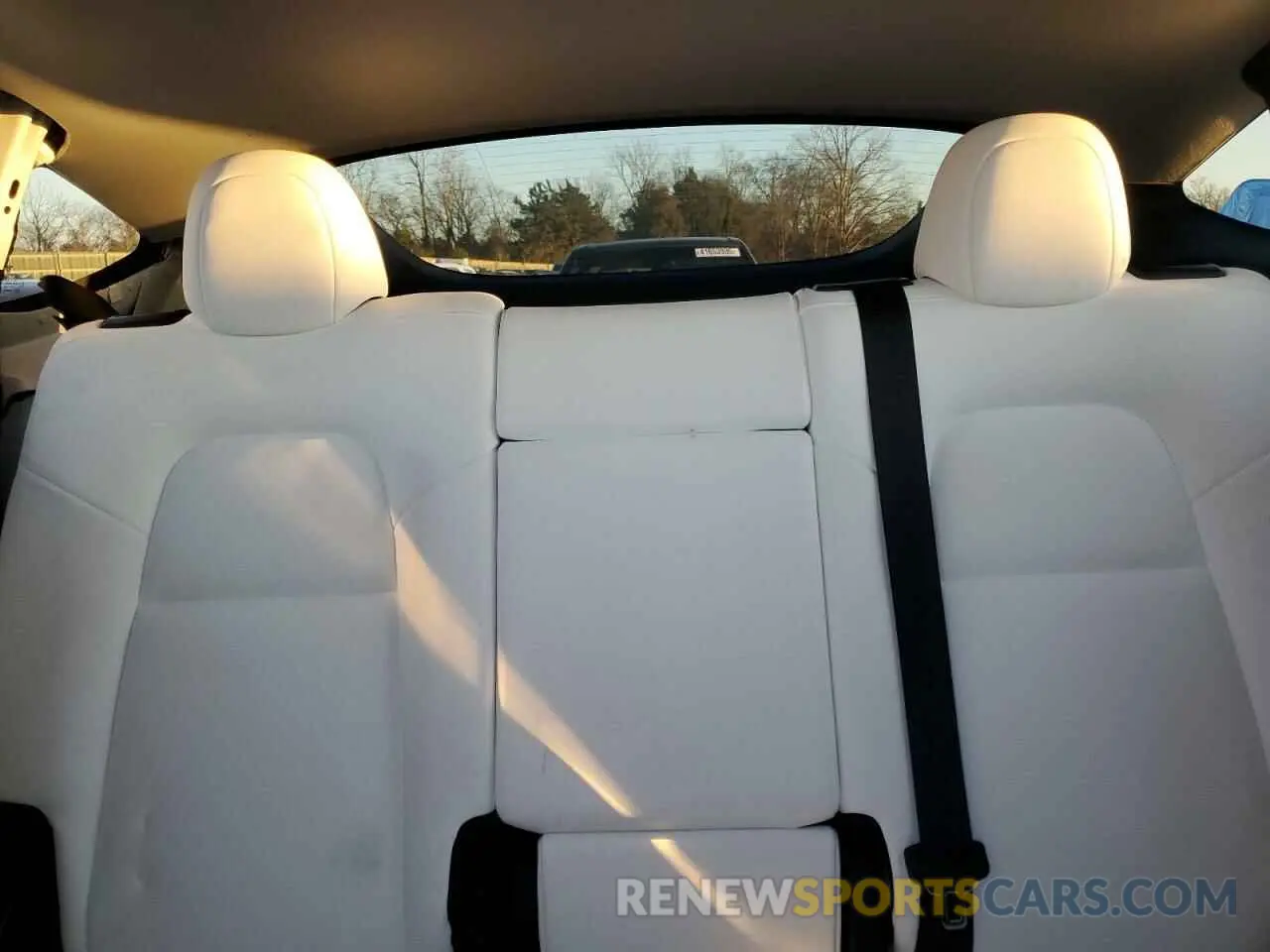 10 Photograph of a damaged car 5YJYGDEE8MF300953 TESLA MODEL Y 2021