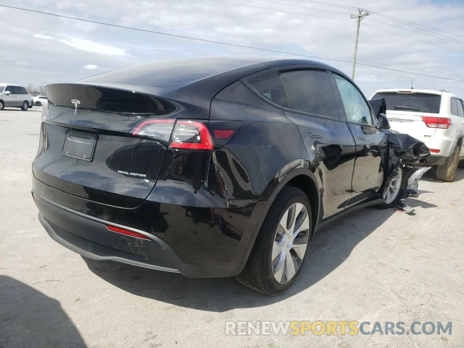 4 Photograph of a damaged car 5YJYGDEE9MF064815 TESLA MODEL Y 2021