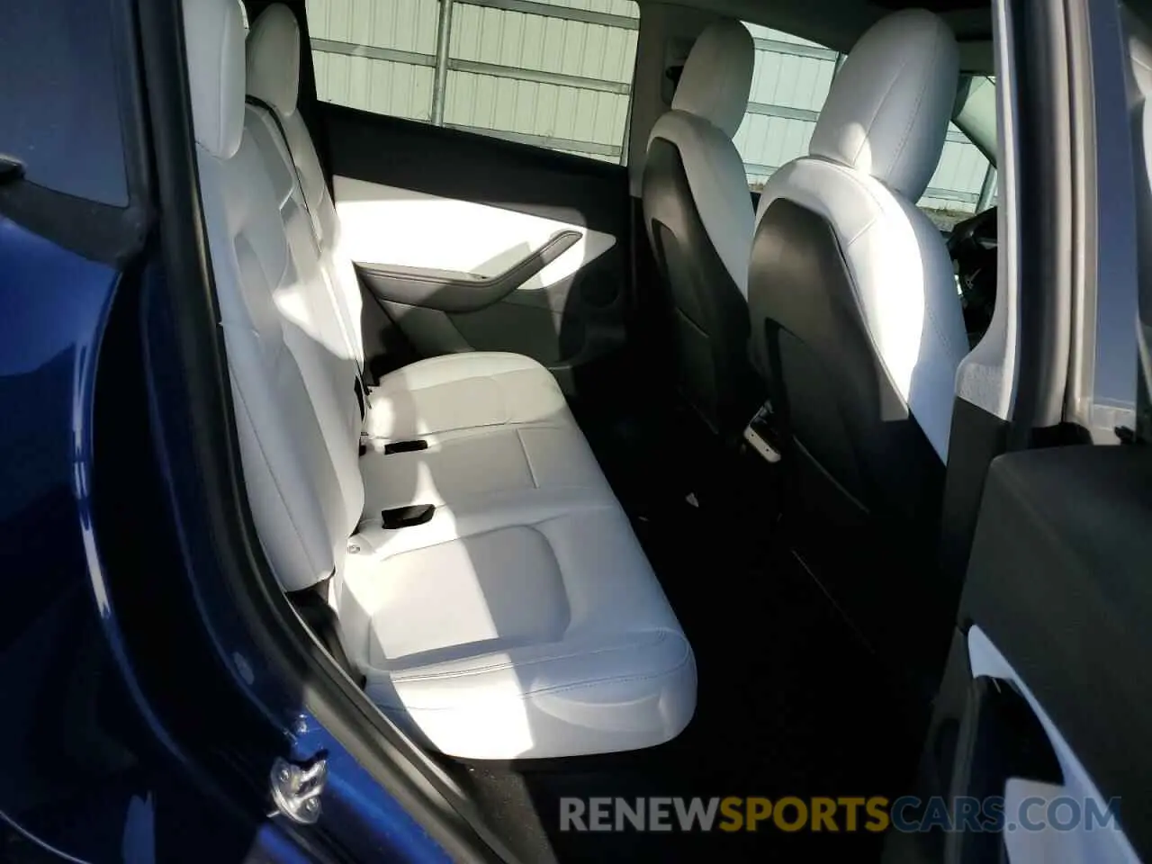 10 Photograph of a damaged car 5YJYGDEE9MF066239 TESLA MODEL Y 2021