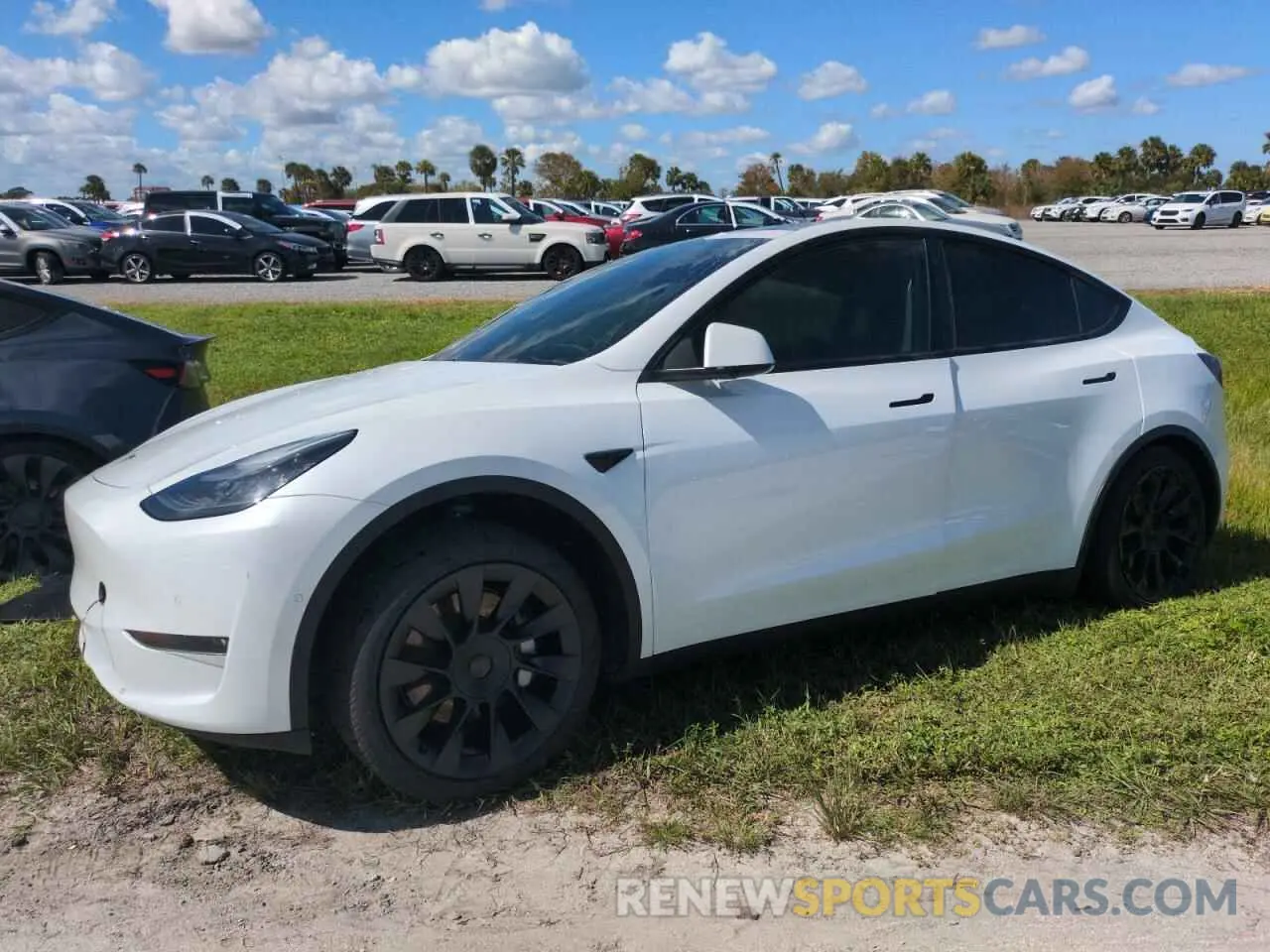 1 Photograph of a damaged car 5YJYGDEE9MF074647 TESLA MODEL Y 2021