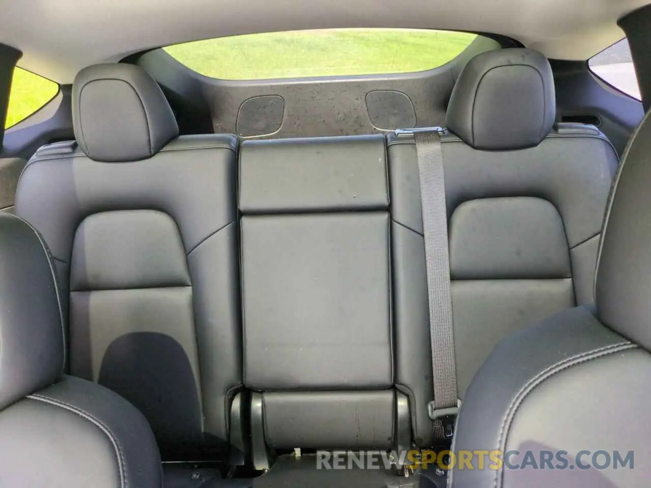 10 Photograph of a damaged car 5YJYGDEE9MF074647 TESLA MODEL Y 2021