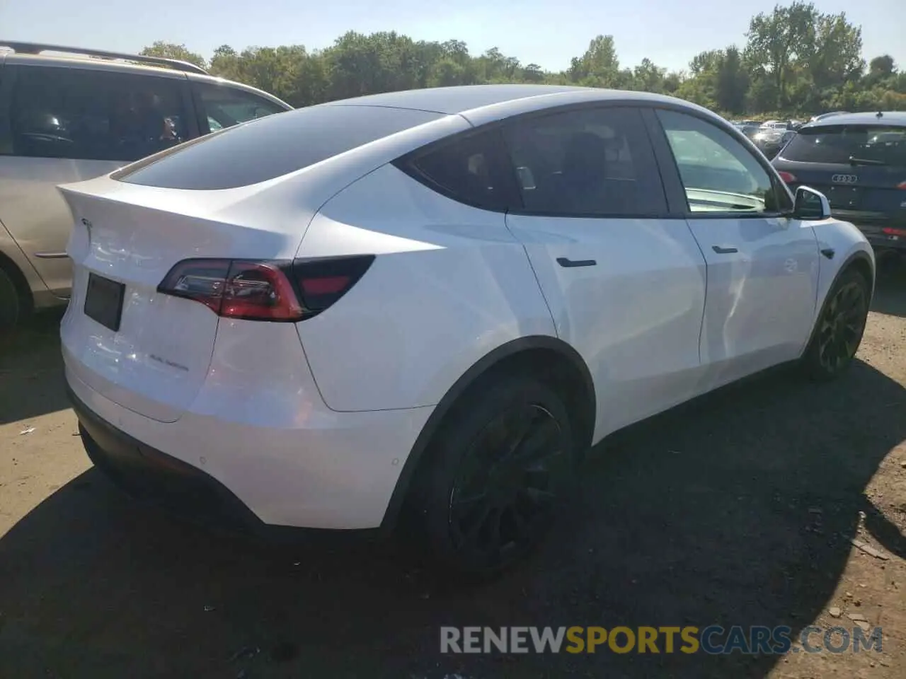 3 Photograph of a damaged car 5YJYGDEE9MF087818 TESLA MODEL Y 2021