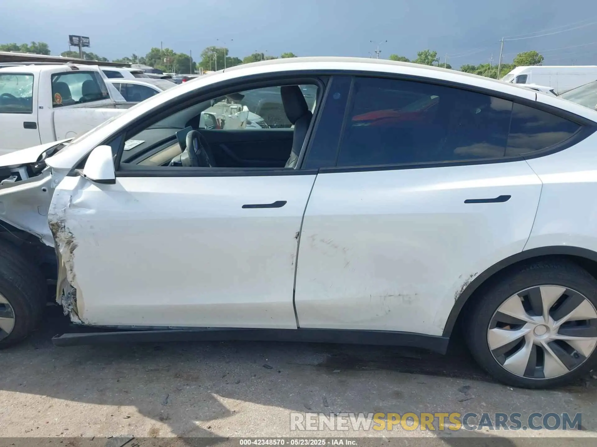13 Photograph of a damaged car 5YJYGDEE9MF114967 TESLA MODEL Y 2021