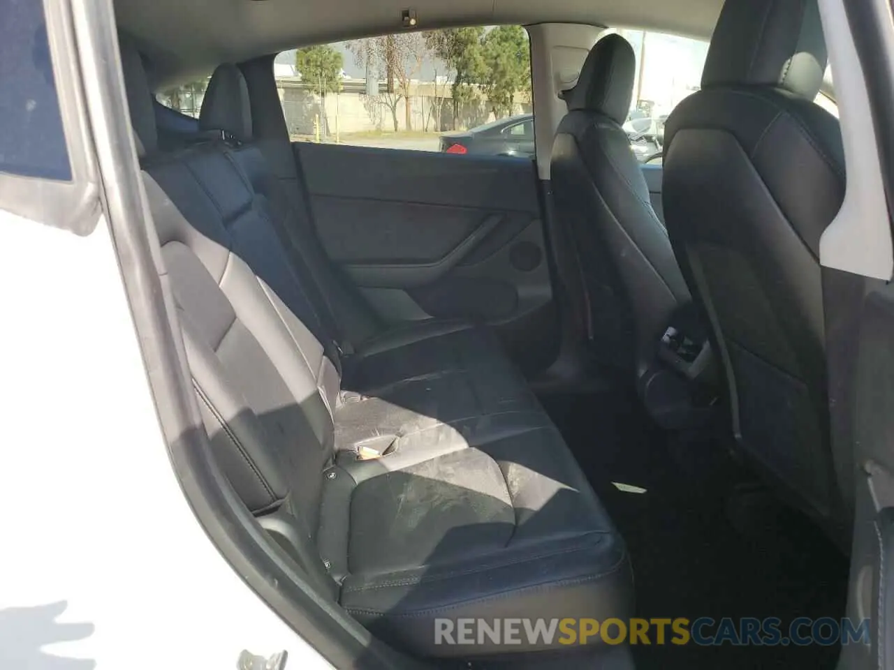 11 Photograph of a damaged car 5YJYGDEE9MF153493 TESLA MODEL Y 2021