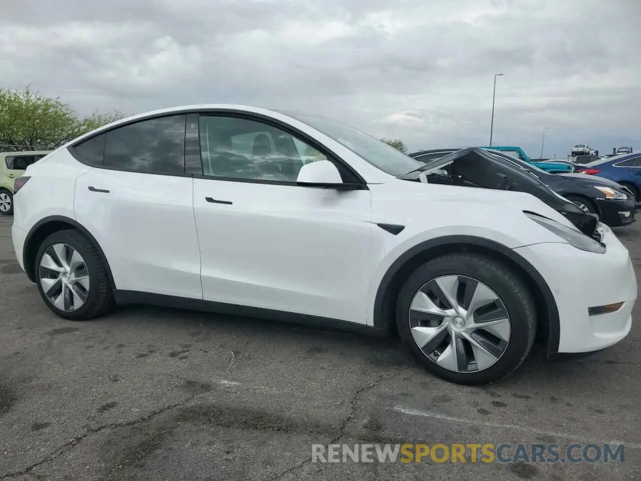 4 Photograph of a damaged car 5YJYGDEE9MF200411 TESLA MODEL Y 2021