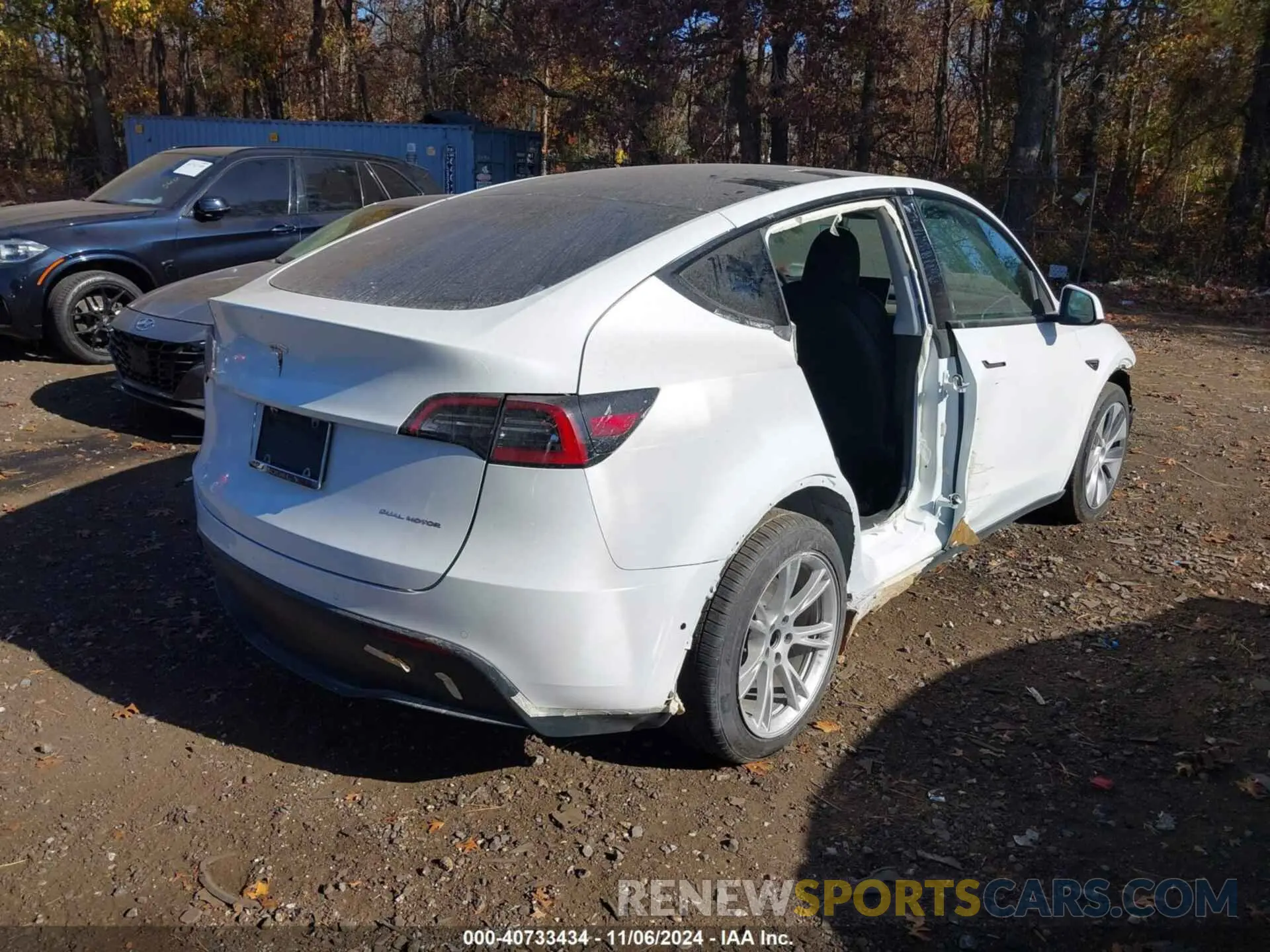 4 Photograph of a damaged car 5YJYGDEE9MF209142 TESLA MODEL Y 2021