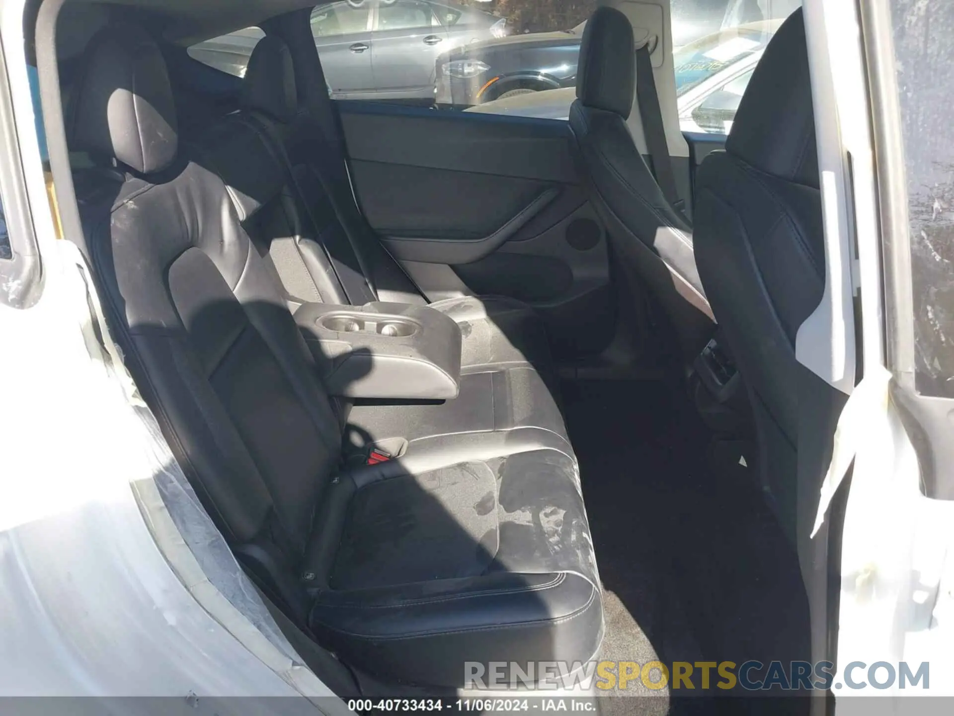 8 Photograph of a damaged car 5YJYGDEE9MF209142 TESLA MODEL Y 2021