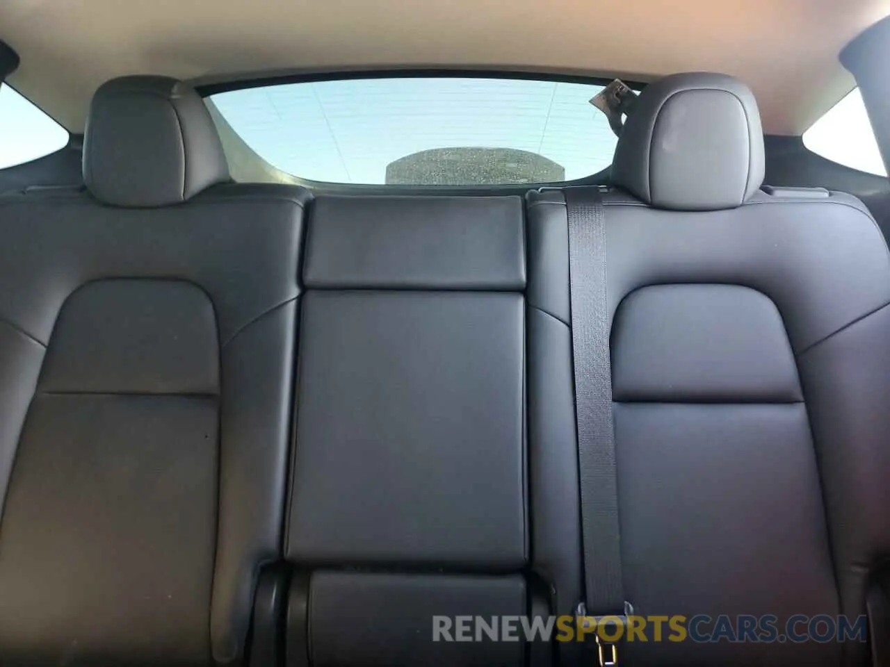 10 Photograph of a damaged car 5YJYGDEE9MF214406 TESLA MODEL Y 2021