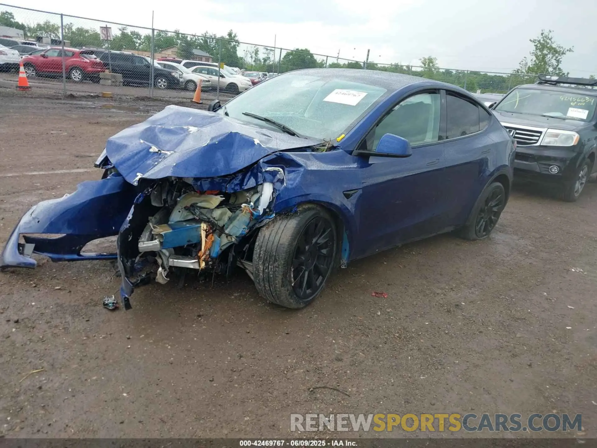 2 Photograph of a damaged car 5YJYGDEE9MF231612 TESLA MODEL Y 2021