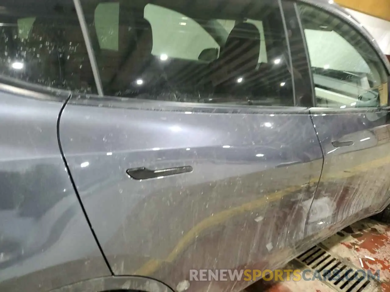 10 Photograph of a damaged car 5YJYGDEE9MF233795 TESLA MODEL Y 2021