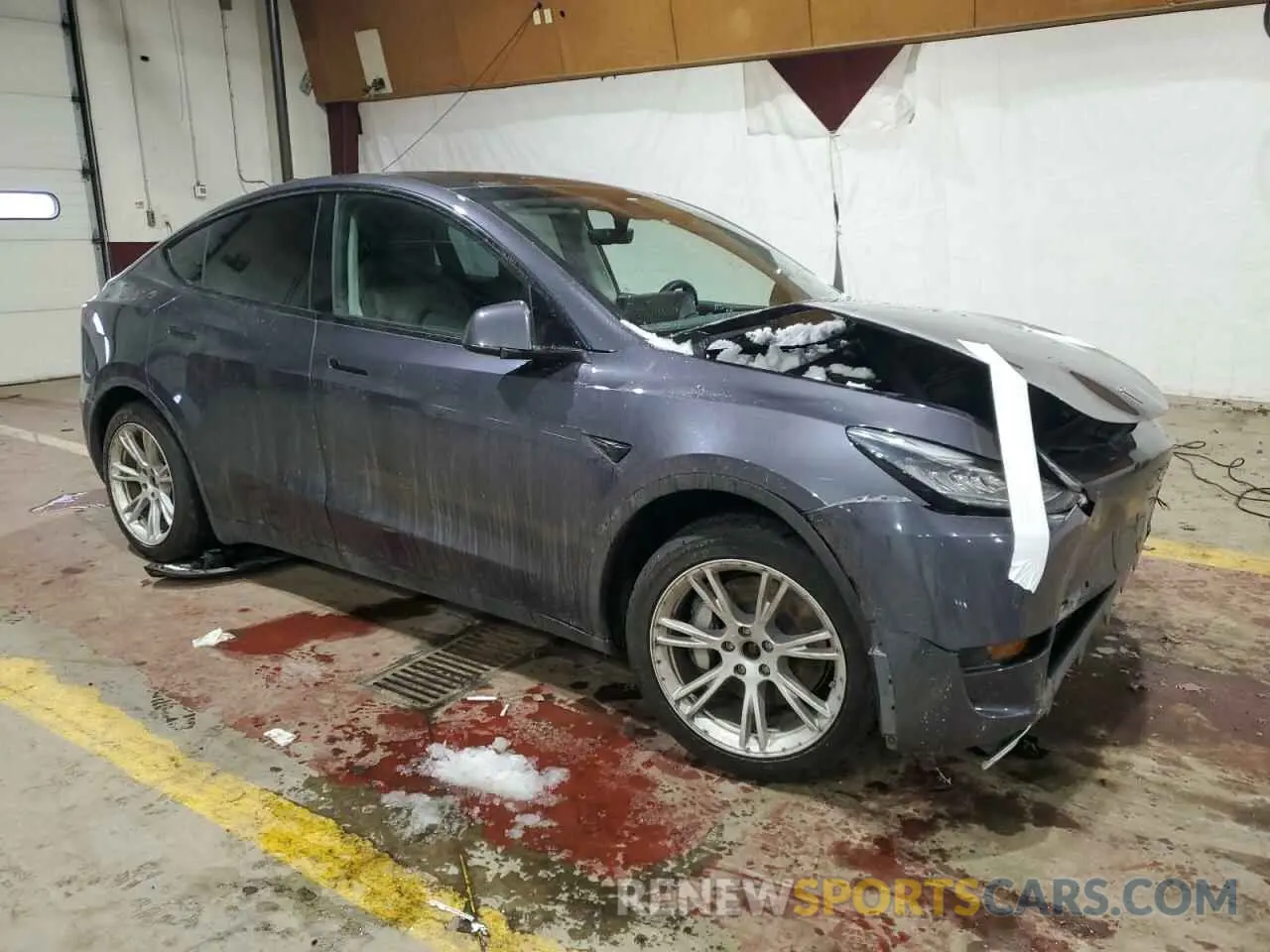 4 Photograph of a damaged car 5YJYGDEE9MF233795 TESLA MODEL Y 2021