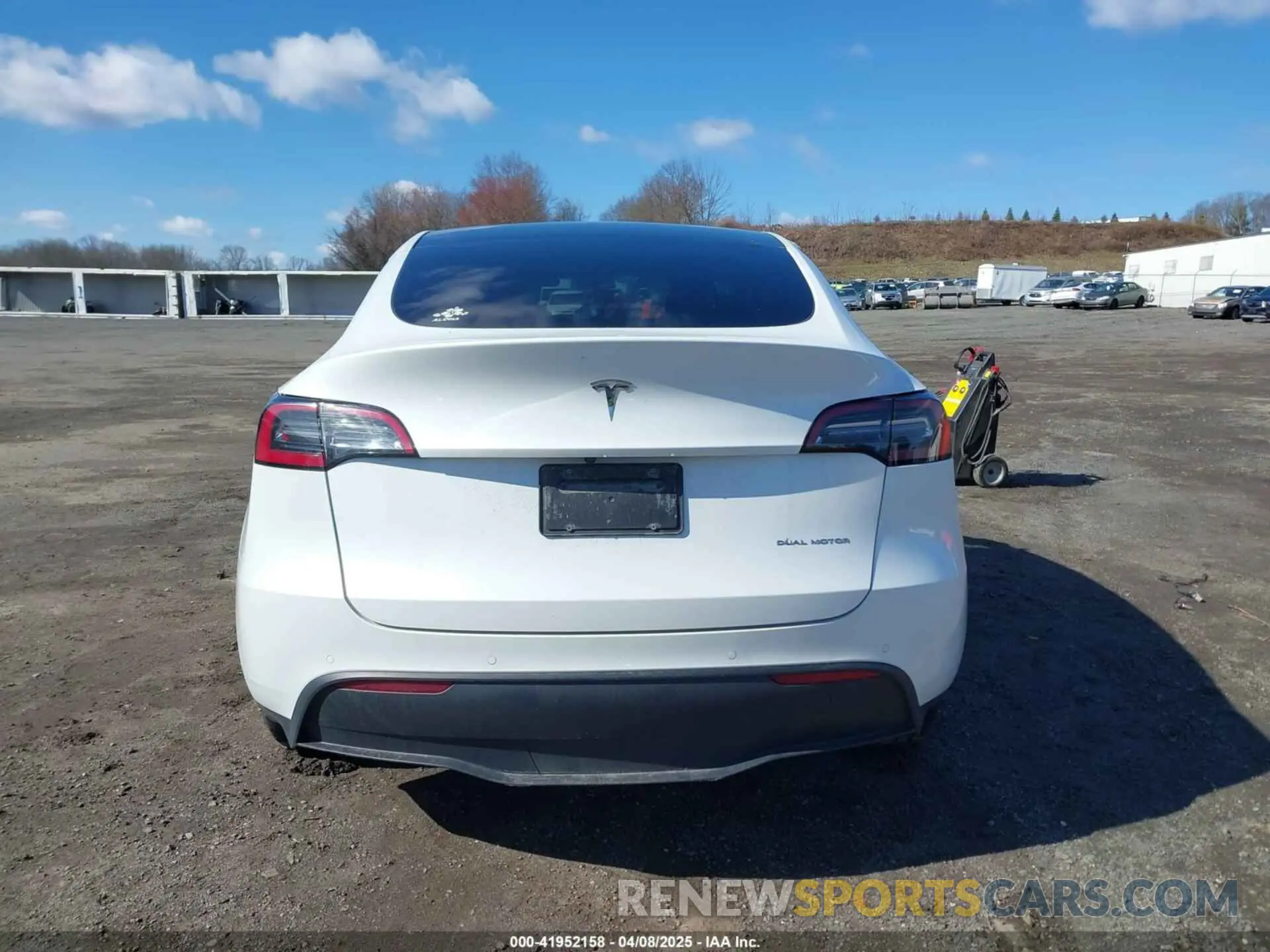 17 Photograph of a damaged car 5YJYGDEE9MF239726 TESLA MODEL Y 2021