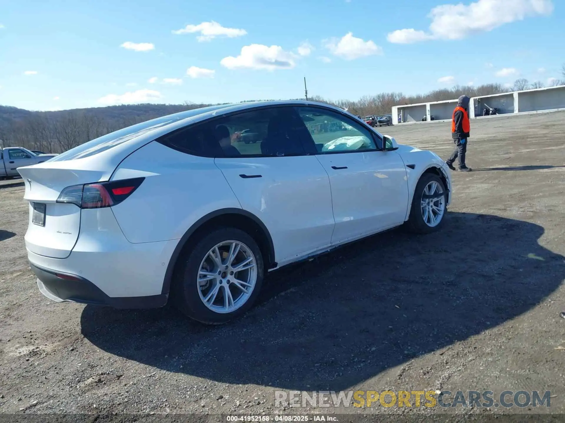4 Photograph of a damaged car 5YJYGDEE9MF239726 TESLA MODEL Y 2021