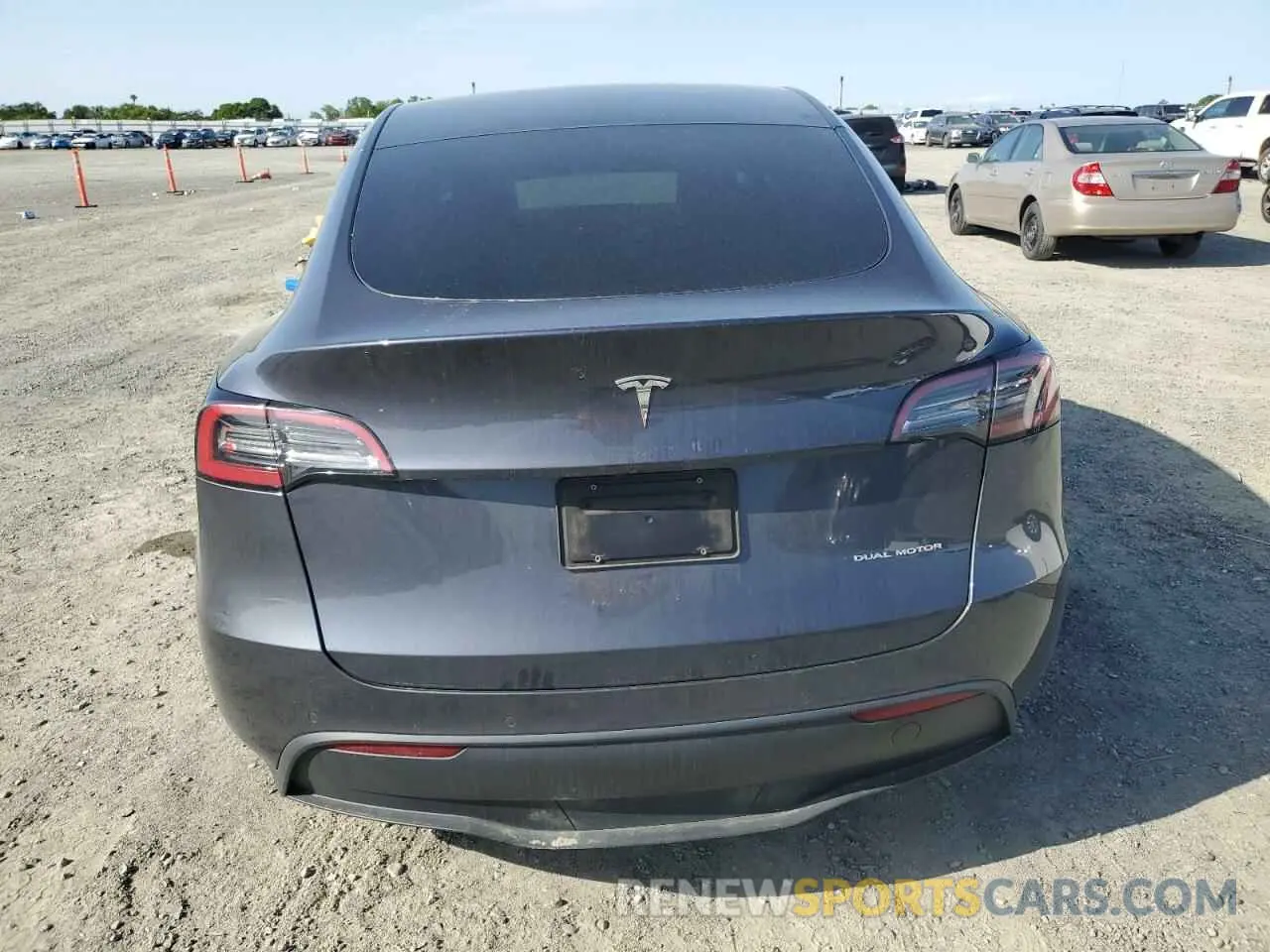 6 Photograph of a damaged car 5YJYGDEE9MF304607 TESLA MODEL Y 2021