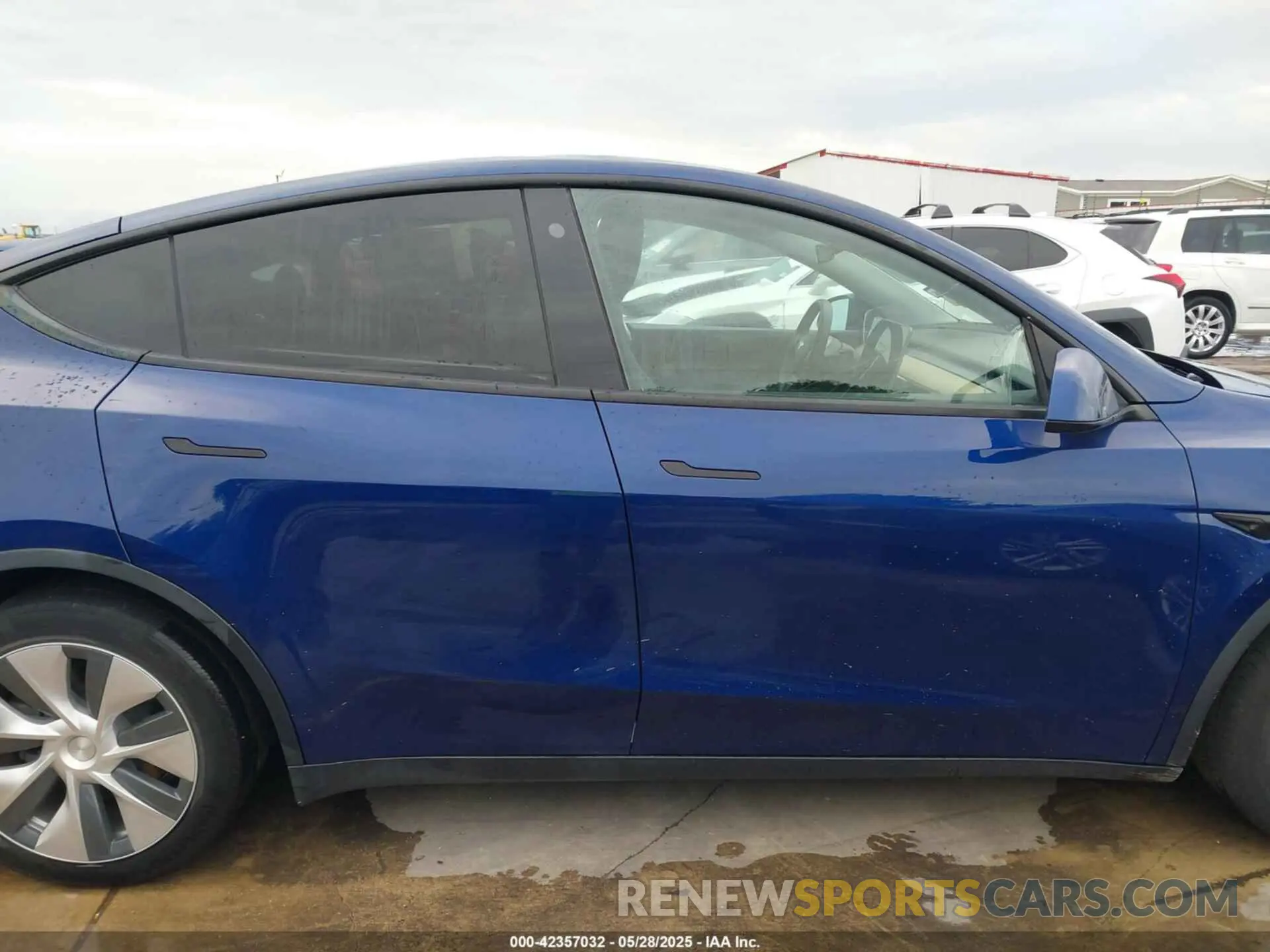 12 Photograph of a damaged car 5YJYGDEEXMF066671 TESLA MODEL Y 2021