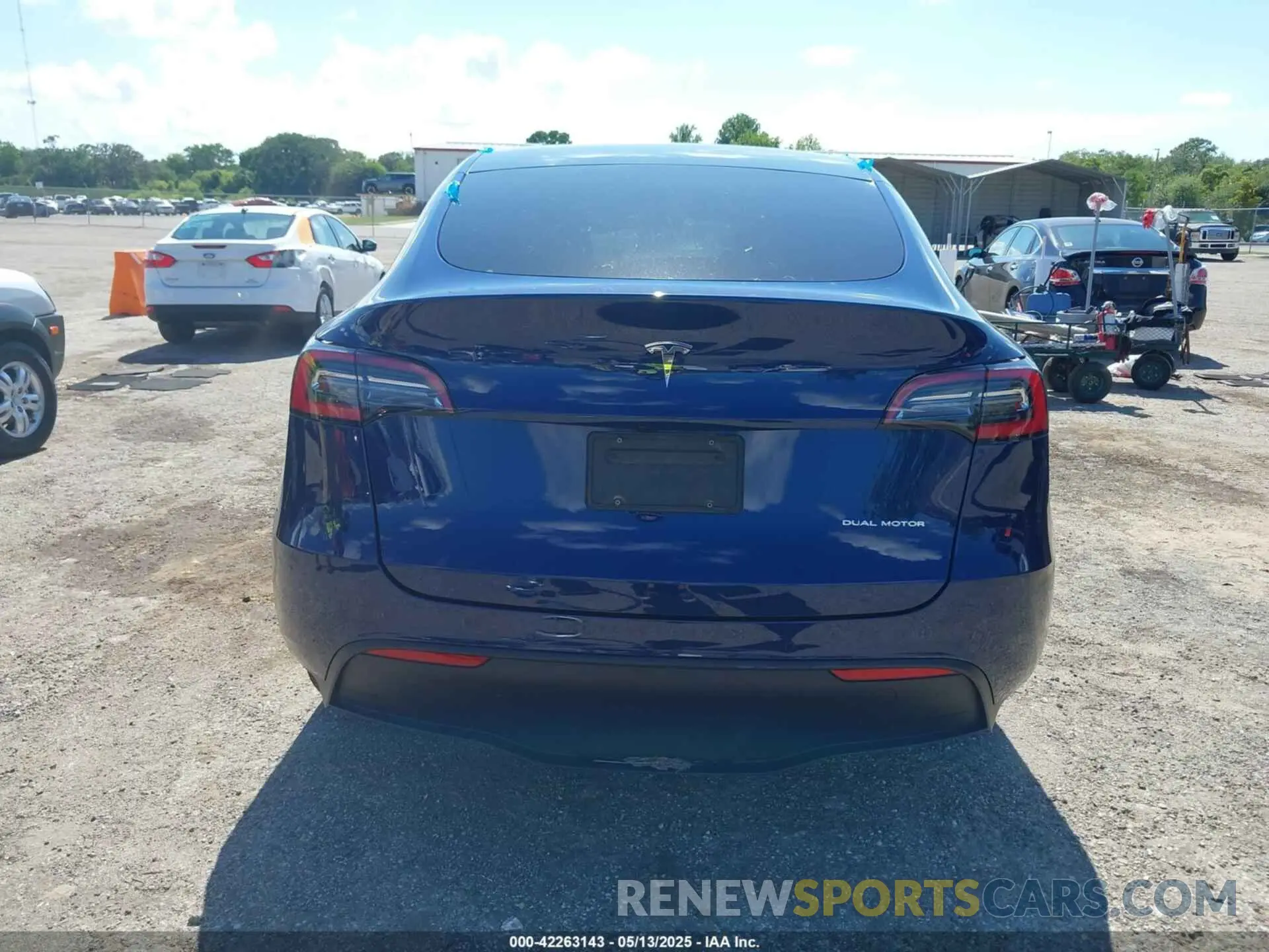 15 Photograph of a damaged car 5YJYGDEEXMF068663 TESLA MODEL Y 2021