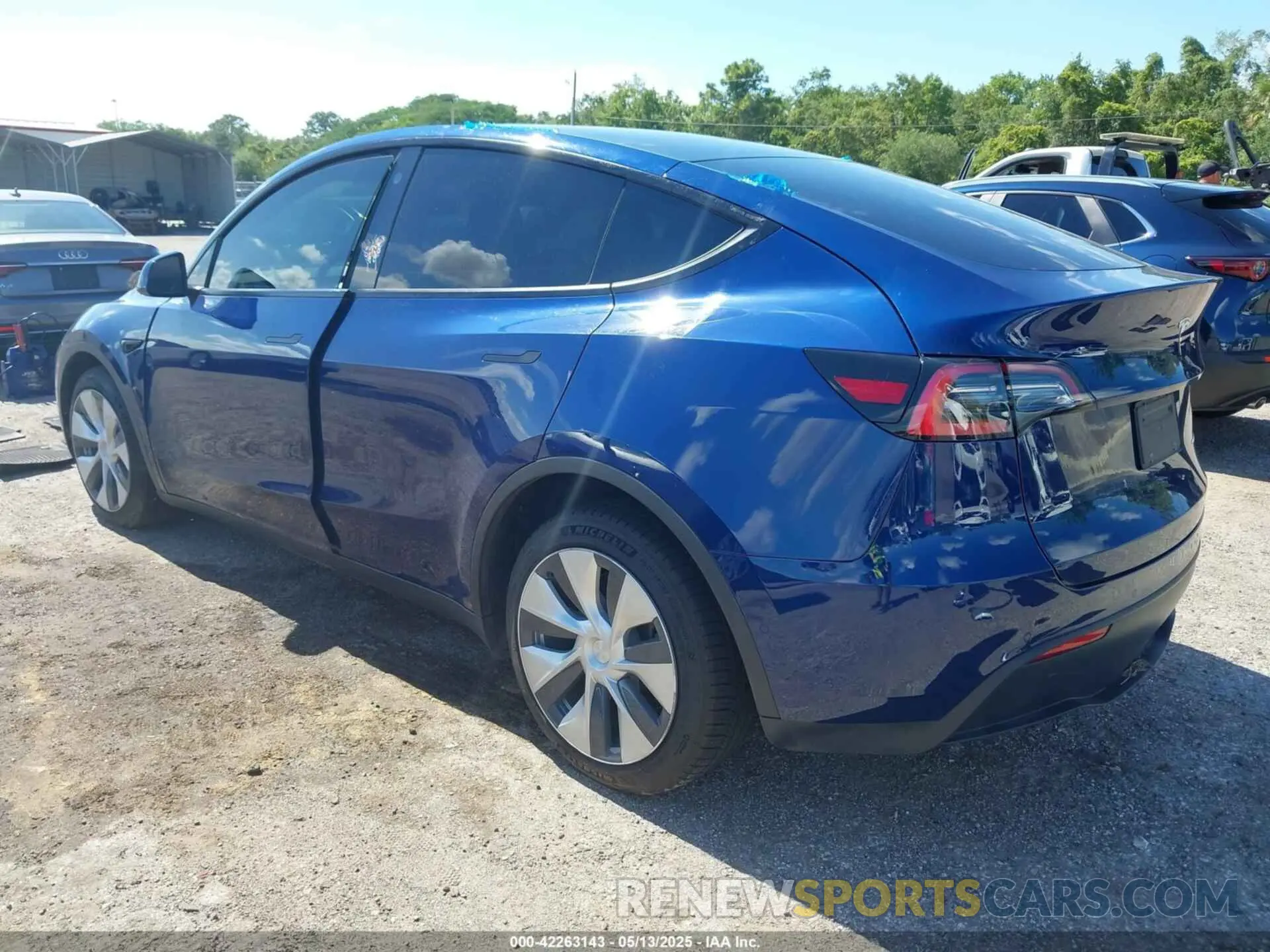 3 Photograph of a damaged car 5YJYGDEEXMF068663 TESLA MODEL Y 2021