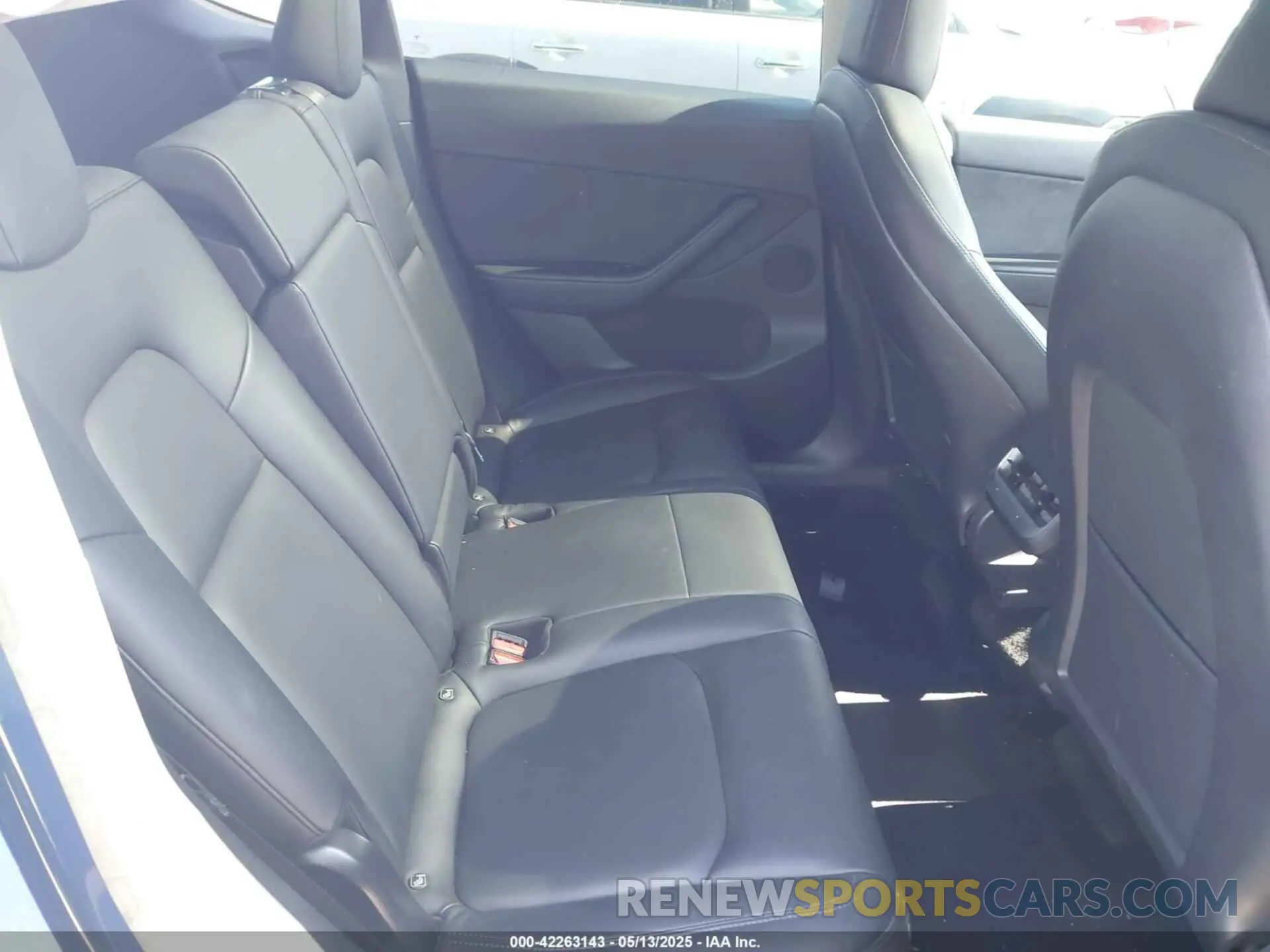 8 Photograph of a damaged car 5YJYGDEEXMF068663 TESLA MODEL Y 2021