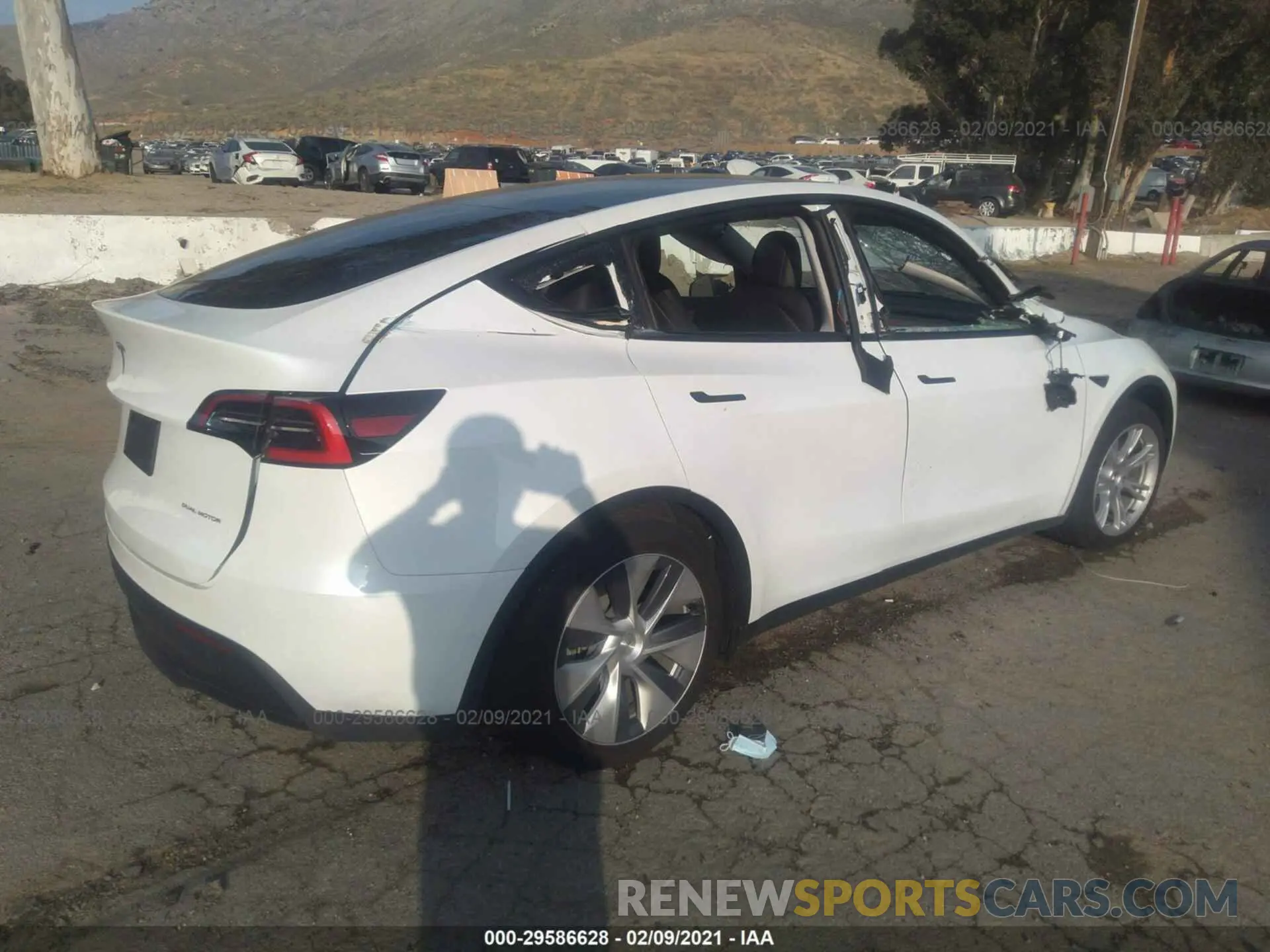 4 Photograph of a damaged car 5YJYGDEEXMF071515 TESLA MODEL Y 2021