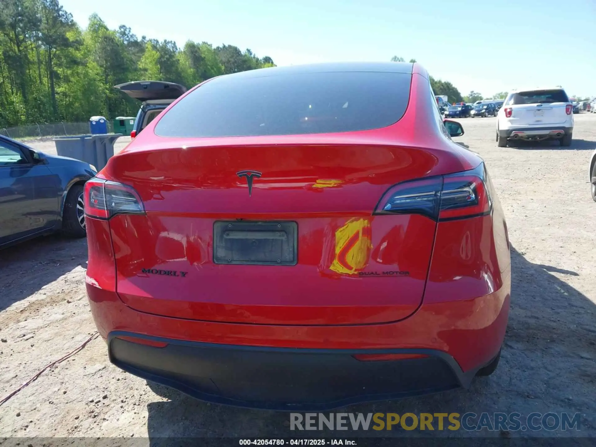 15 Photograph of a damaged car 5YJYGDEEXMF078884 TESLA MODEL Y 2021