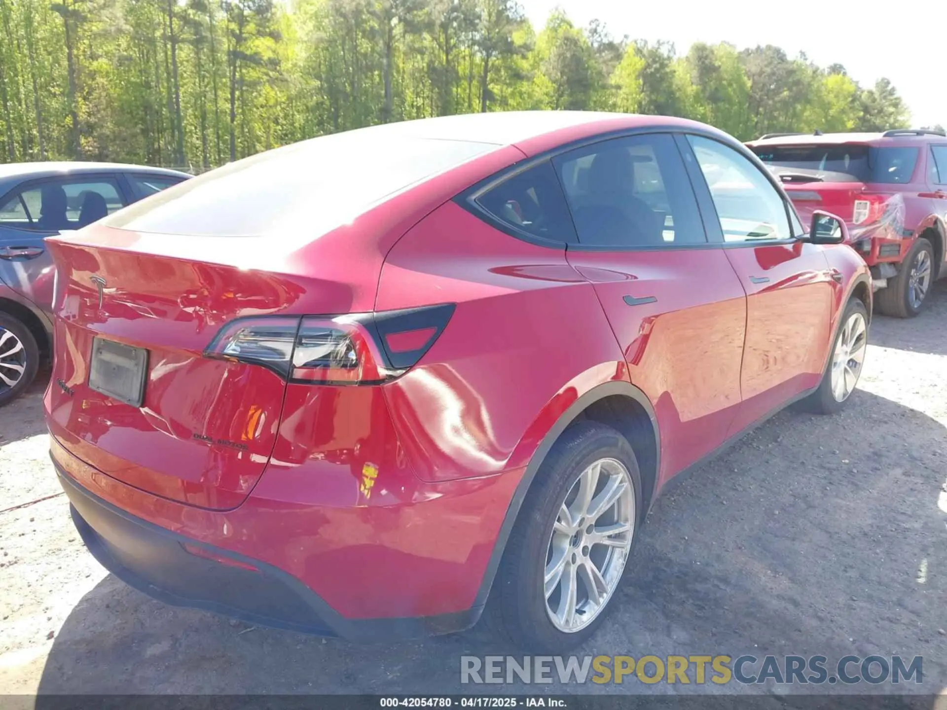 4 Photograph of a damaged car 5YJYGDEEXMF078884 TESLA MODEL Y 2021