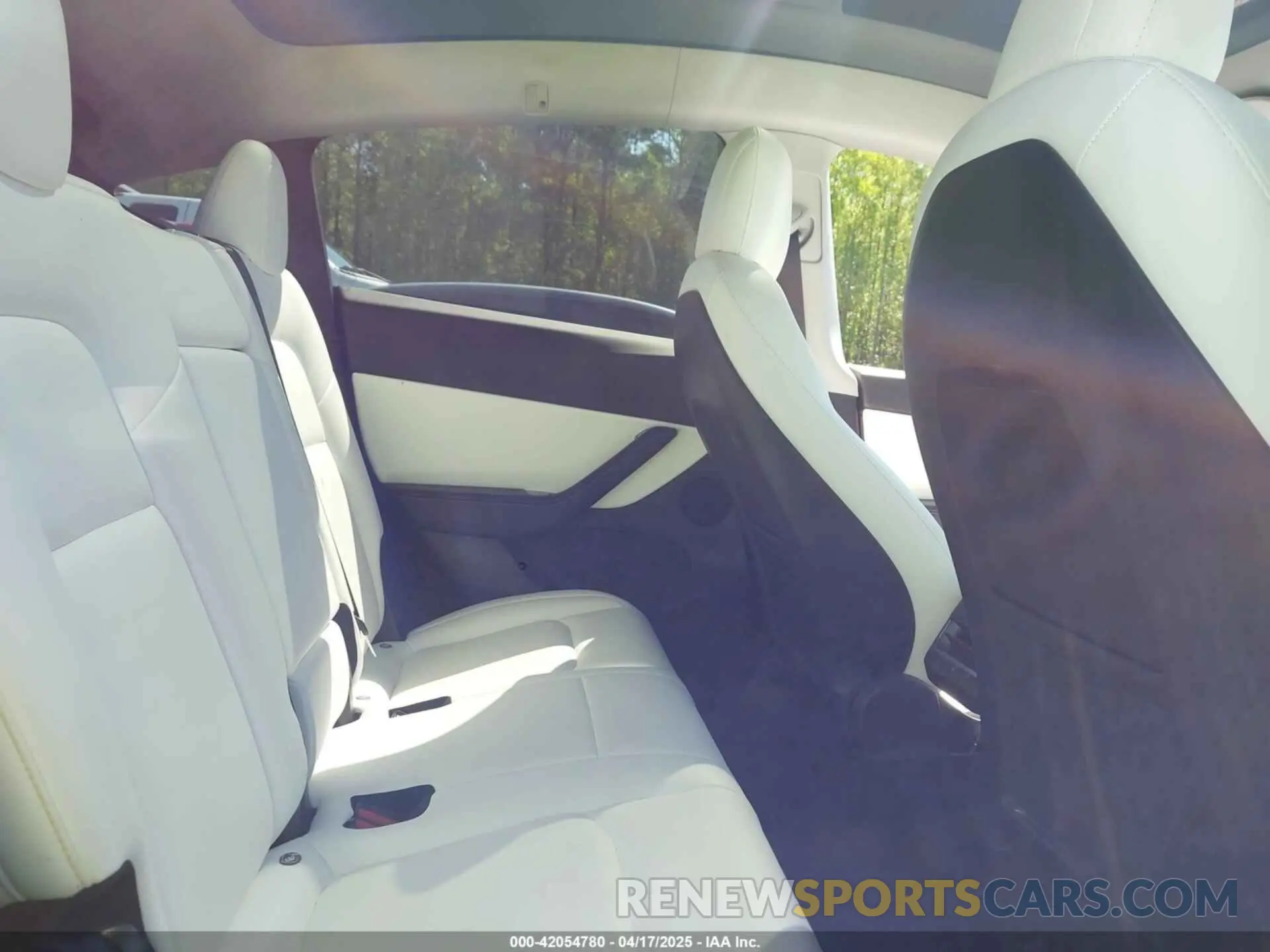 8 Photograph of a damaged car 5YJYGDEEXMF078884 TESLA MODEL Y 2021