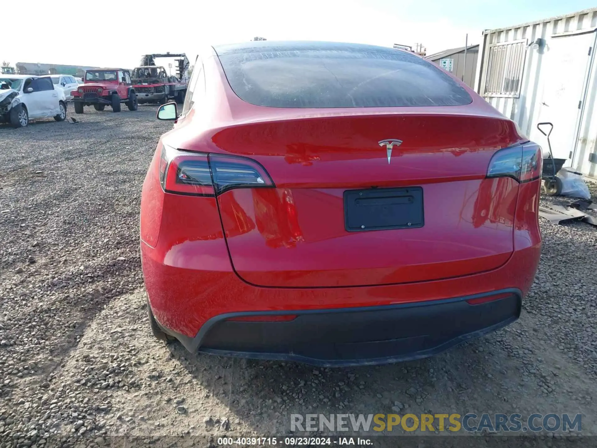 17 Photograph of a damaged car 5YJYGDEEXMF092025 TESLA MODEL Y 2021