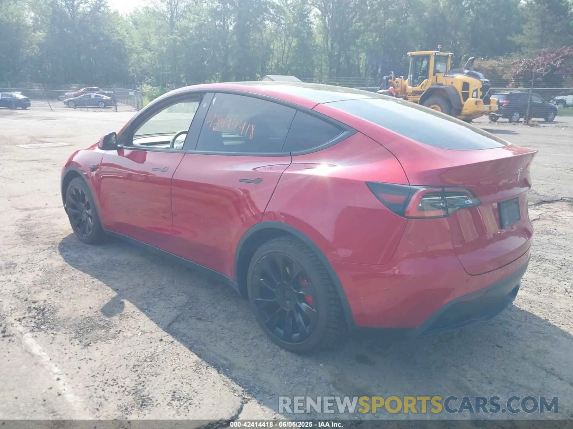 3 Photograph of a damaged car 5YJYGDEEXMF092431 TESLA MODEL Y 2021