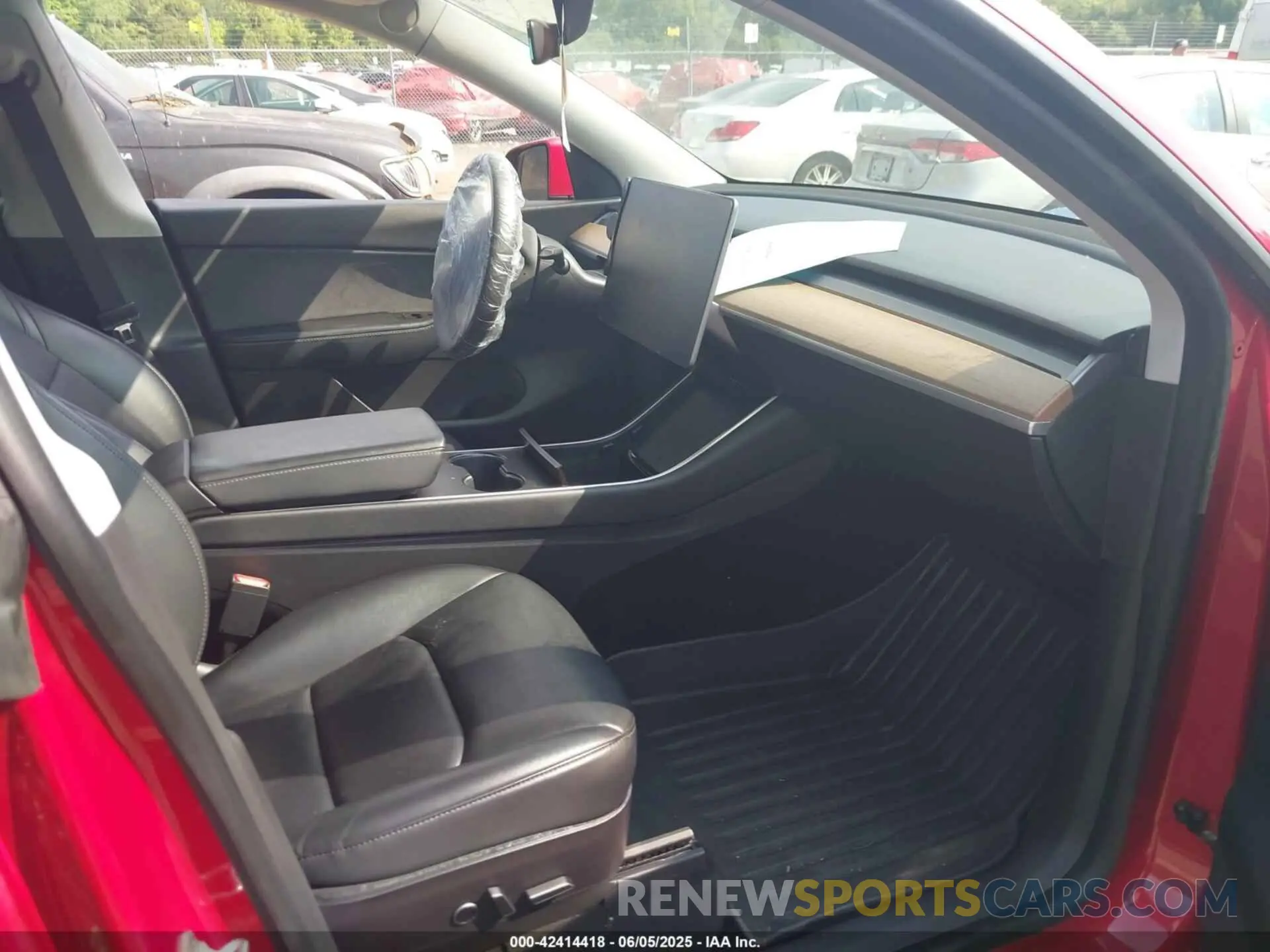 5 Photograph of a damaged car 5YJYGDEEXMF092431 TESLA MODEL Y 2021