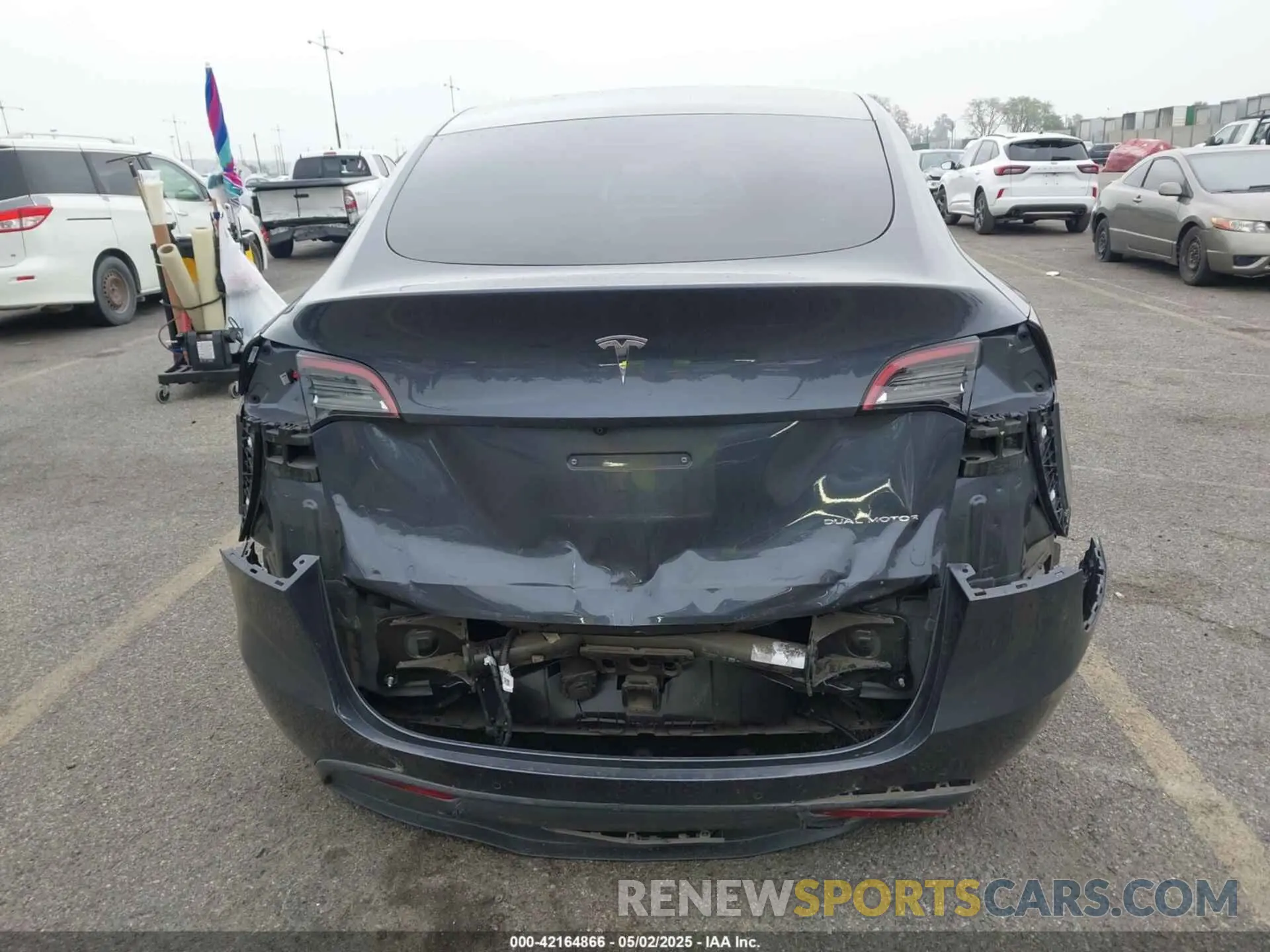 6 Photograph of a damaged car 5YJYGDEEXMF092901 TESLA MODEL Y 2021