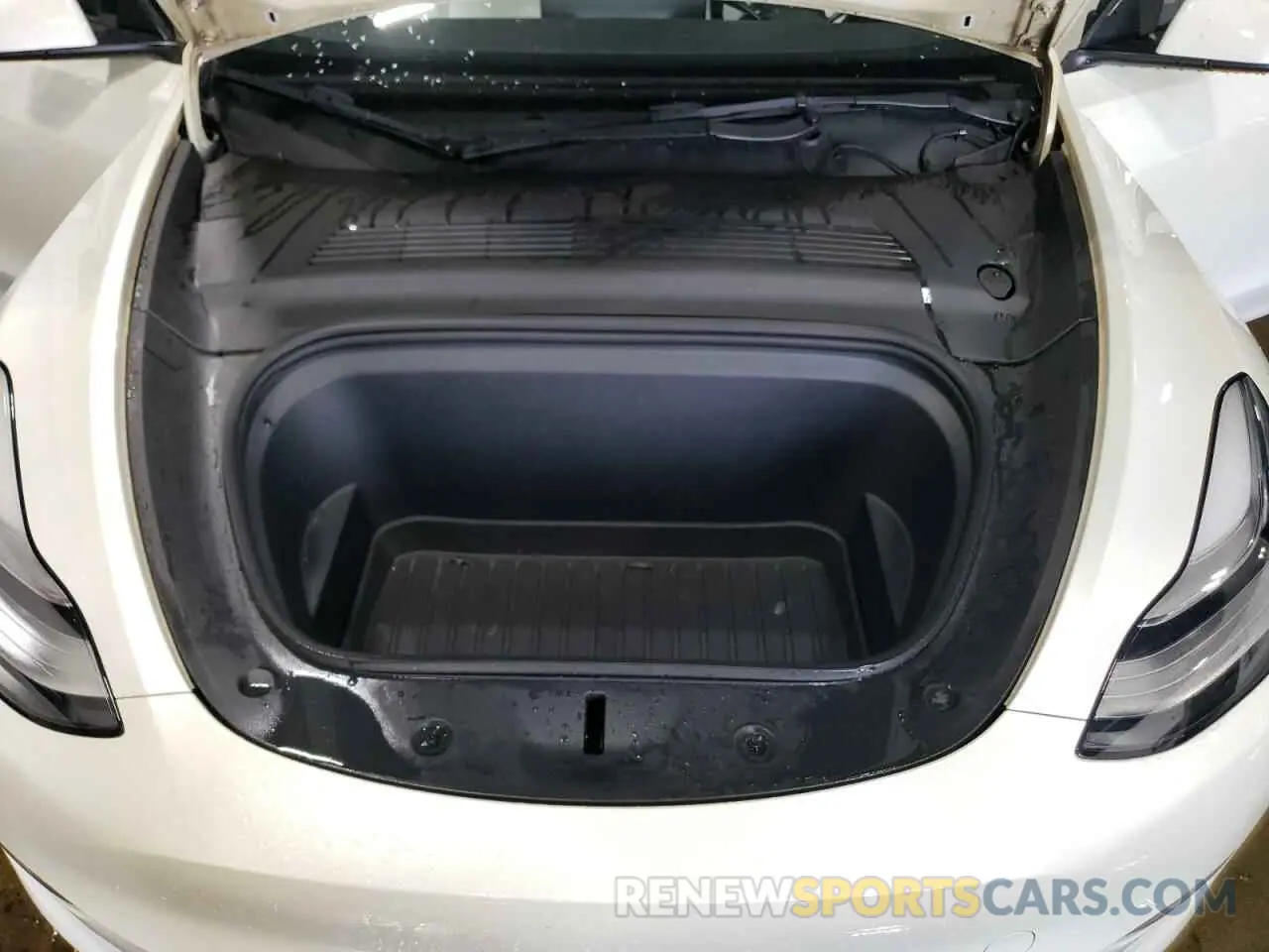 11 Photograph of a damaged car 5YJYGDEEXMF098472 TESLA MODEL Y 2021