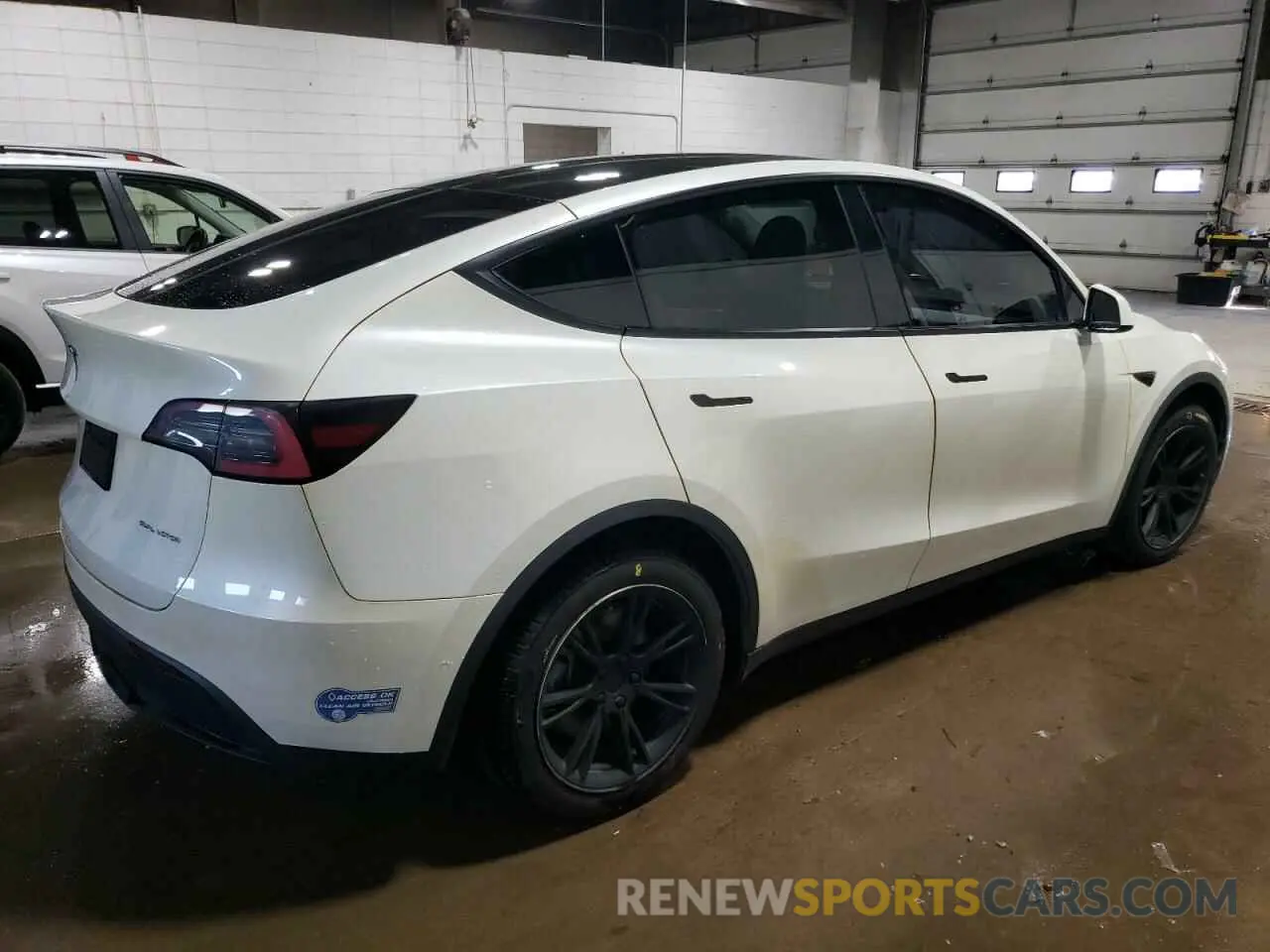 3 Photograph of a damaged car 5YJYGDEEXMF098472 TESLA MODEL Y 2021