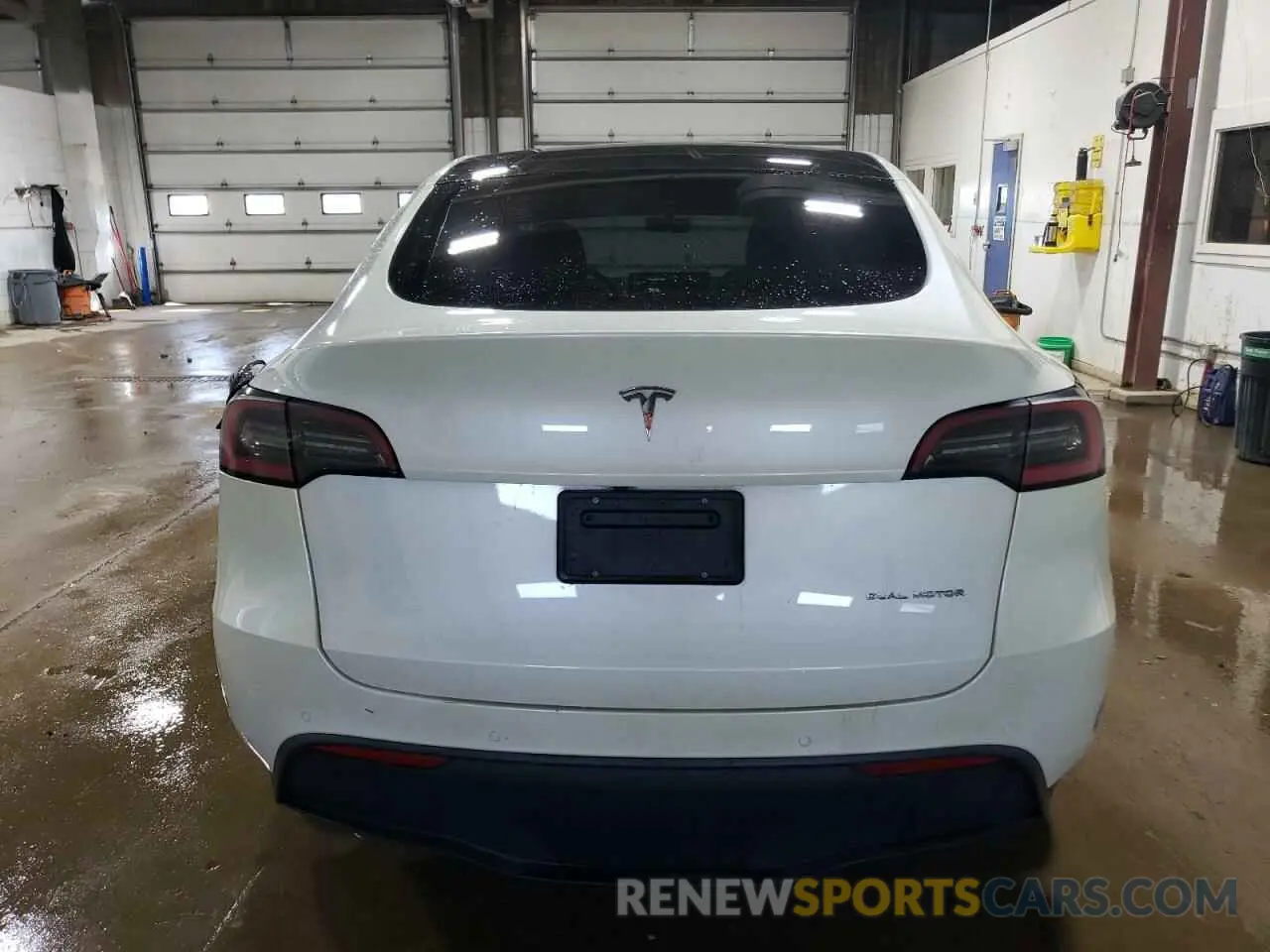 6 Photograph of a damaged car 5YJYGDEEXMF098472 TESLA MODEL Y 2021