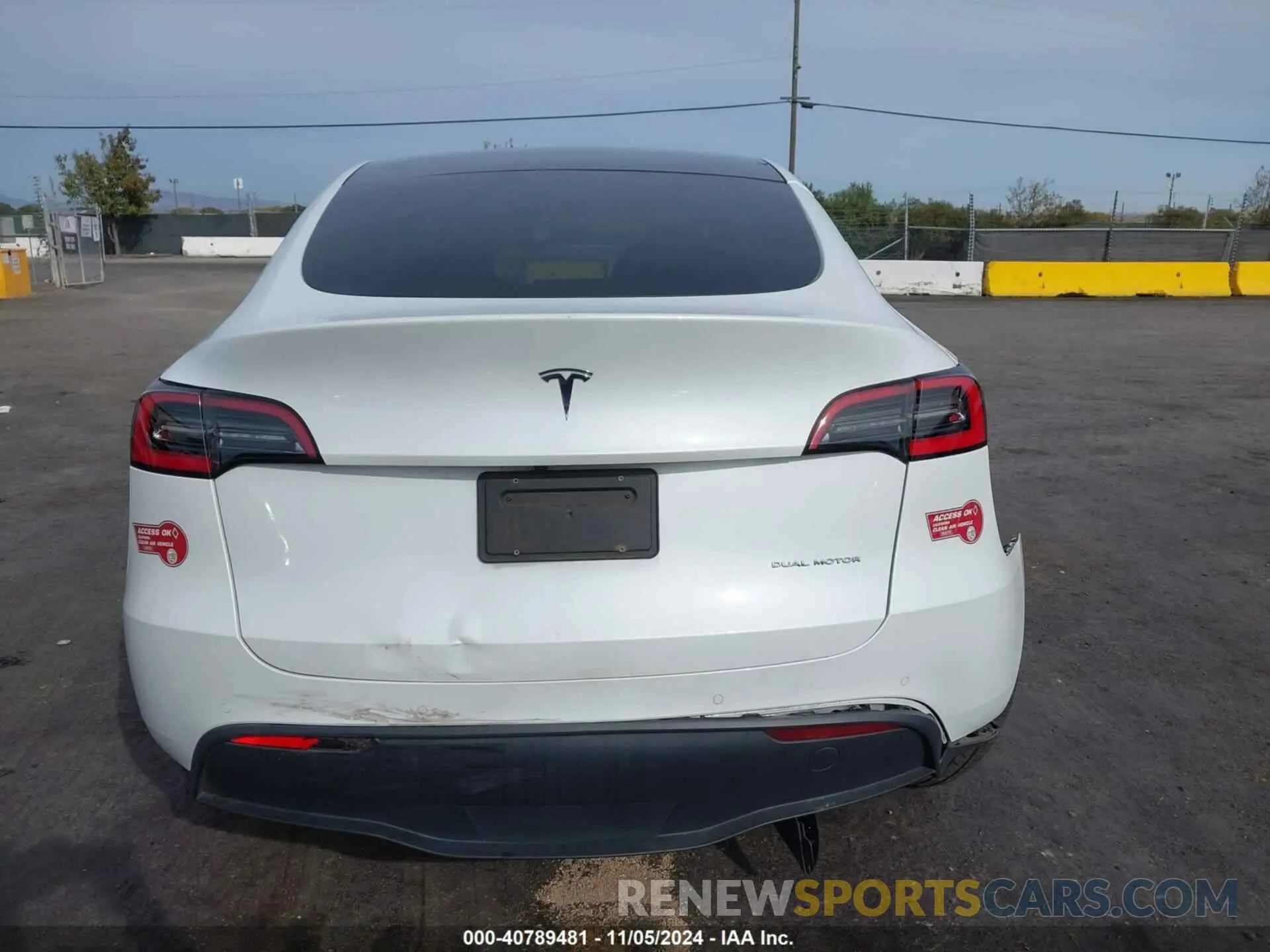 16 Photograph of a damaged car 5YJYGDEEXMF100687 TESLA MODEL Y 2021