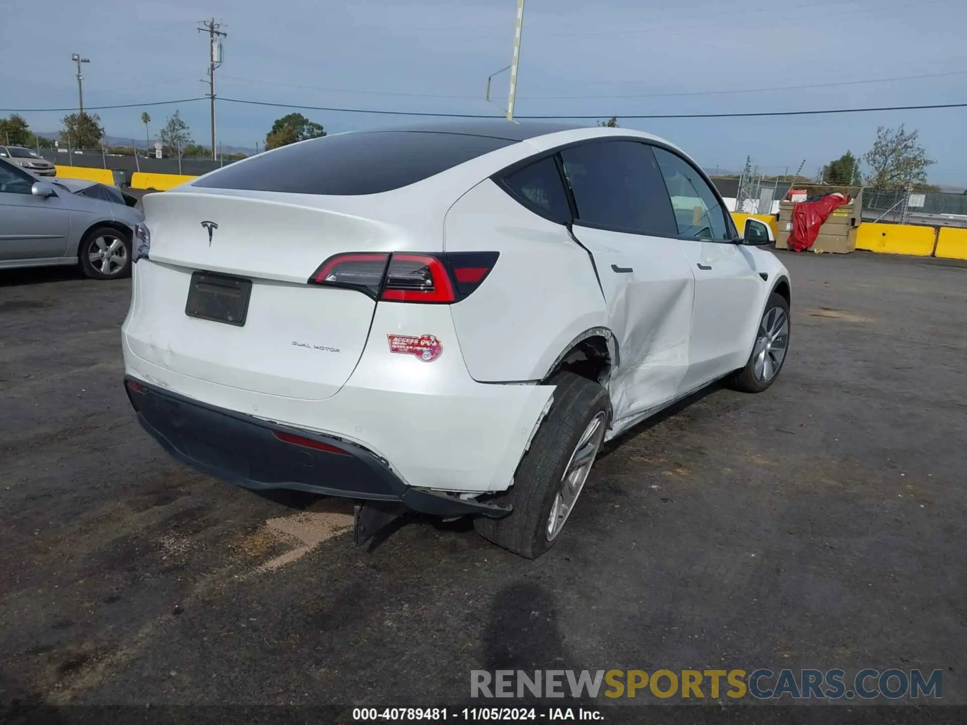 4 Photograph of a damaged car 5YJYGDEEXMF100687 TESLA MODEL Y 2021
