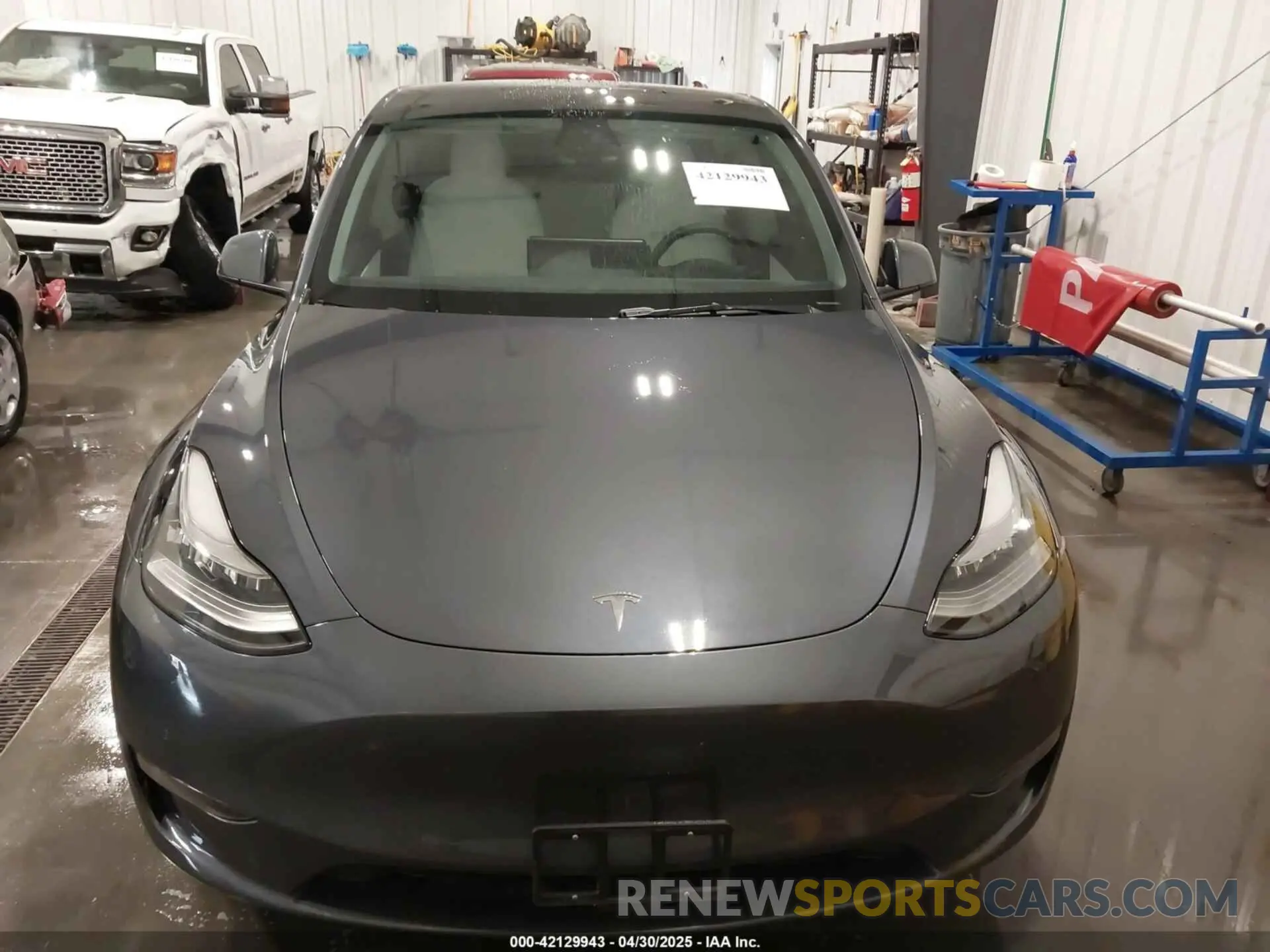 12 Photograph of a damaged car 5YJYGDEEXMF152093 TESLA MODEL Y 2021