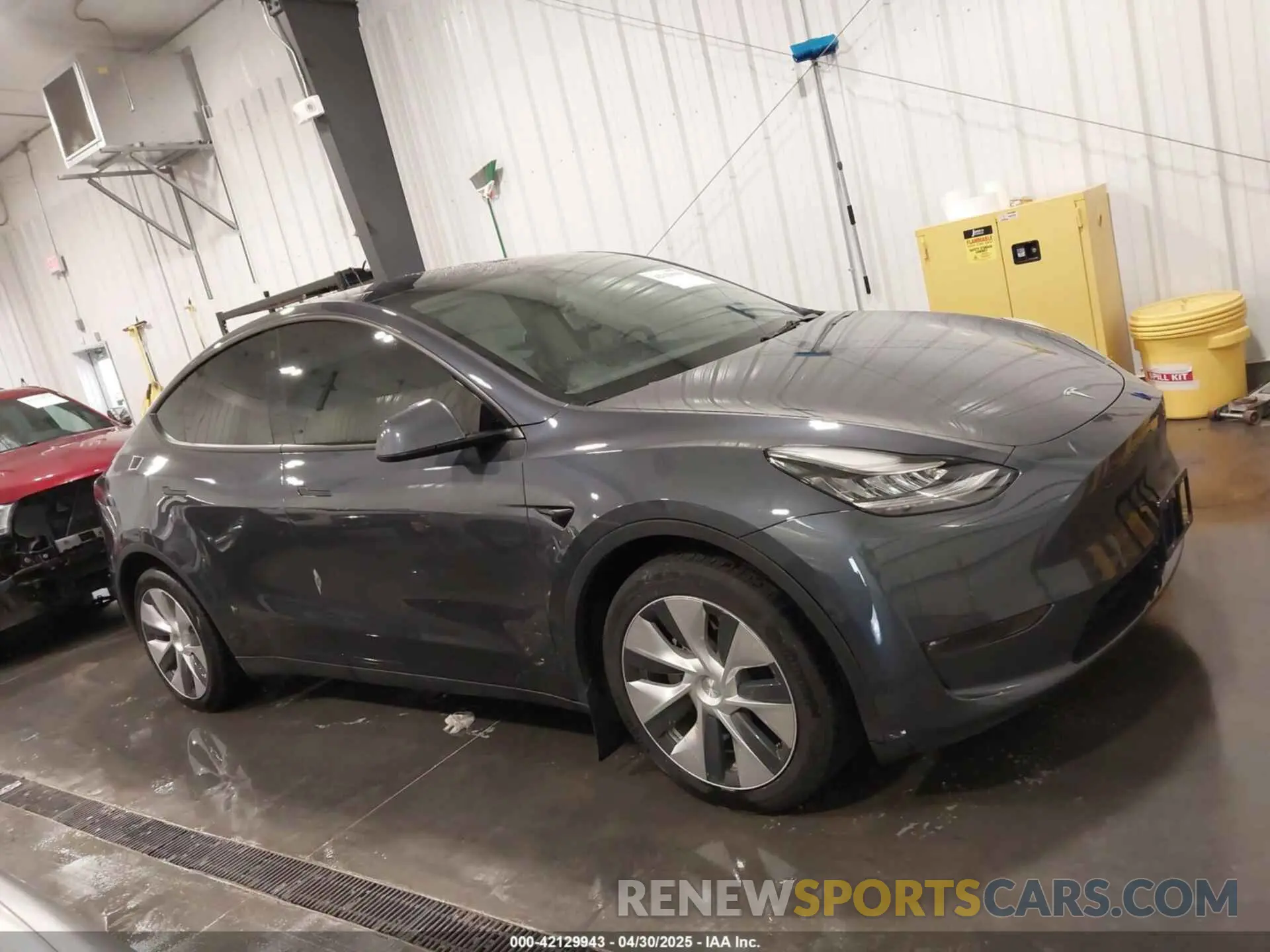 13 Photograph of a damaged car 5YJYGDEEXMF152093 TESLA MODEL Y 2021