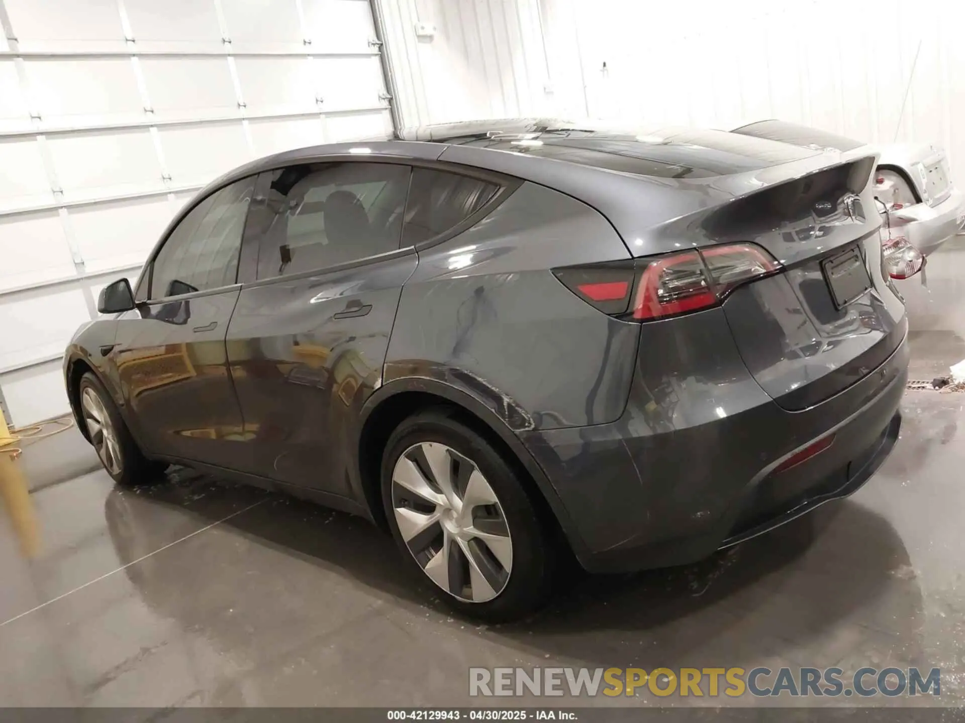 14 Photograph of a damaged car 5YJYGDEEXMF152093 TESLA MODEL Y 2021