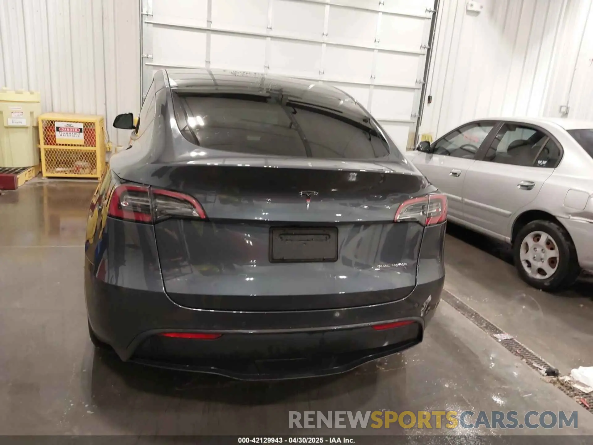 16 Photograph of a damaged car 5YJYGDEEXMF152093 TESLA MODEL Y 2021