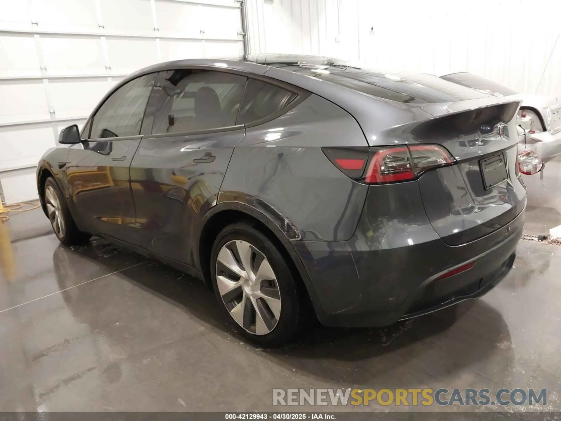 3 Photograph of a damaged car 5YJYGDEEXMF152093 TESLA MODEL Y 2021