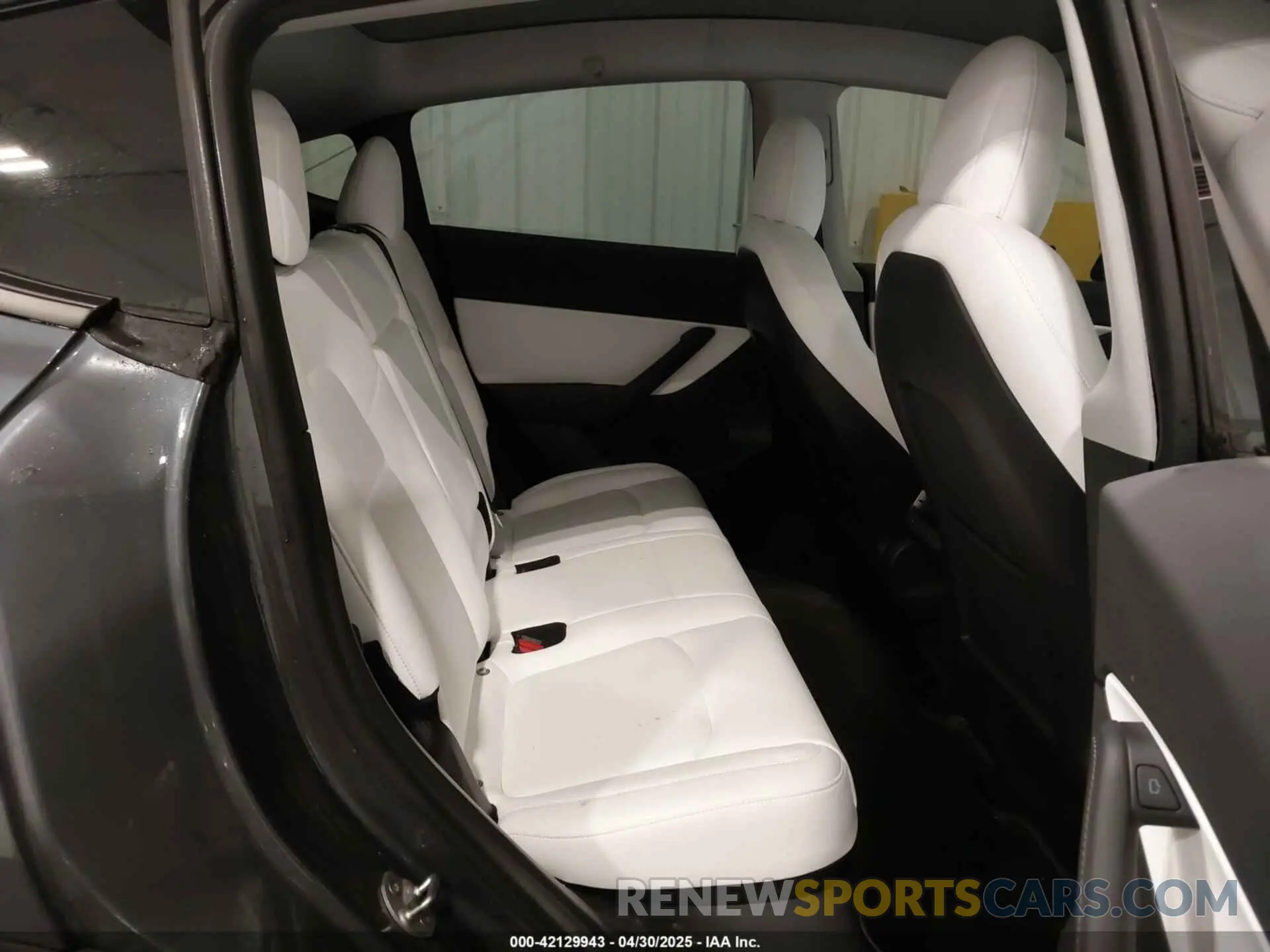 8 Photograph of a damaged car 5YJYGDEEXMF152093 TESLA MODEL Y 2021