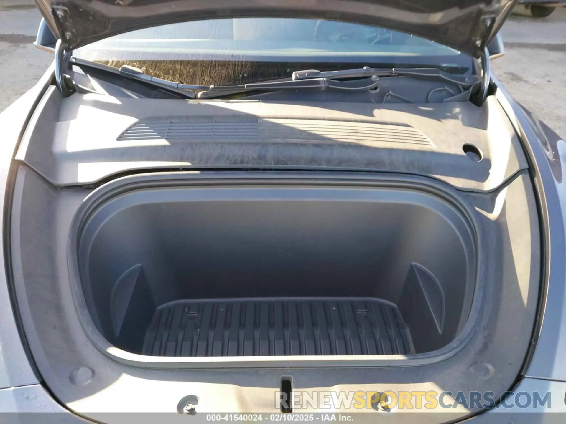 10 Photograph of a damaged car 5YJYGDEEXMF180184 TESLA MODEL Y 2021