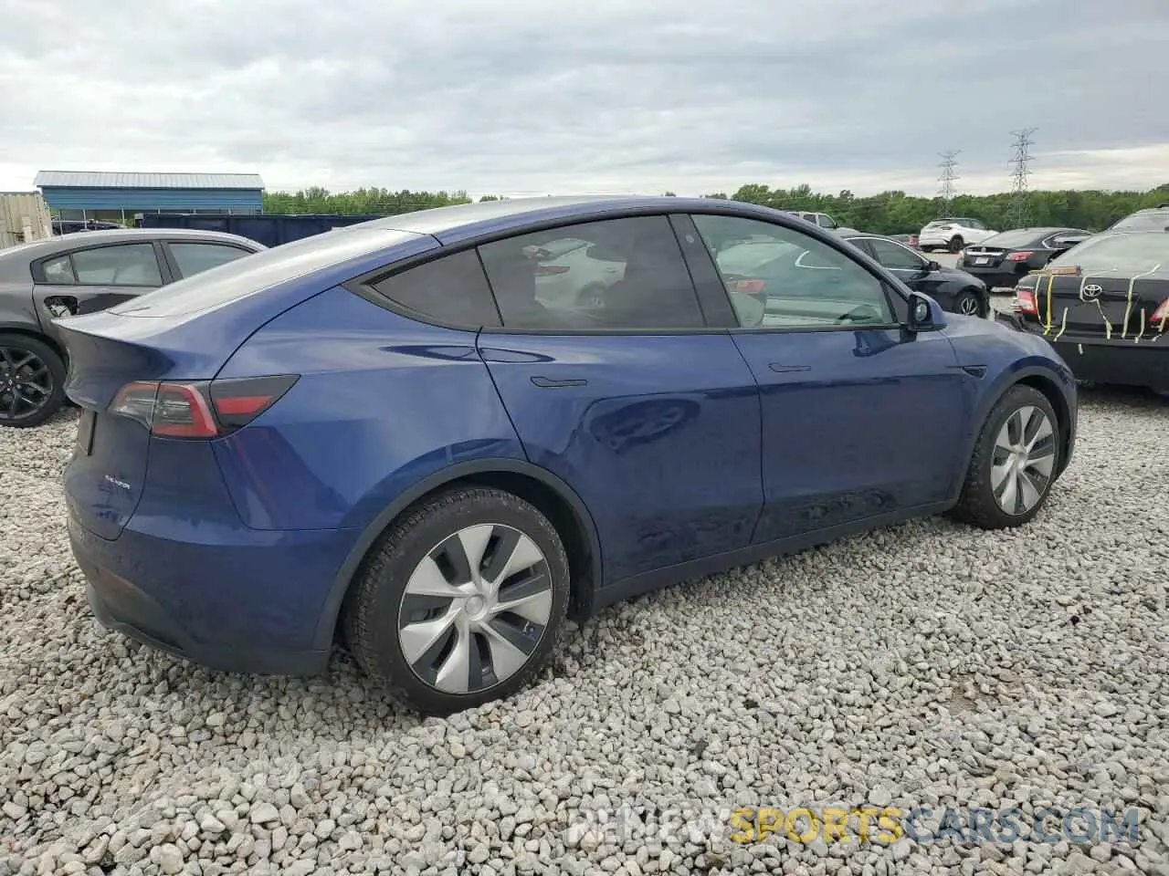 3 Photograph of a damaged car 5YJYGDEEXMF196711 TESLA MODEL Y 2021