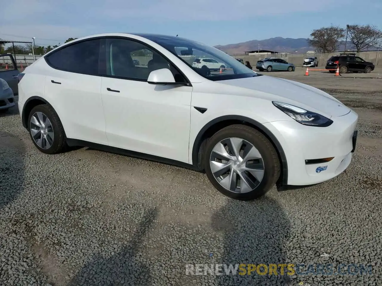 4 Photograph of a damaged car 5YJYGDEEXMF244899 TESLA MODEL Y 2021