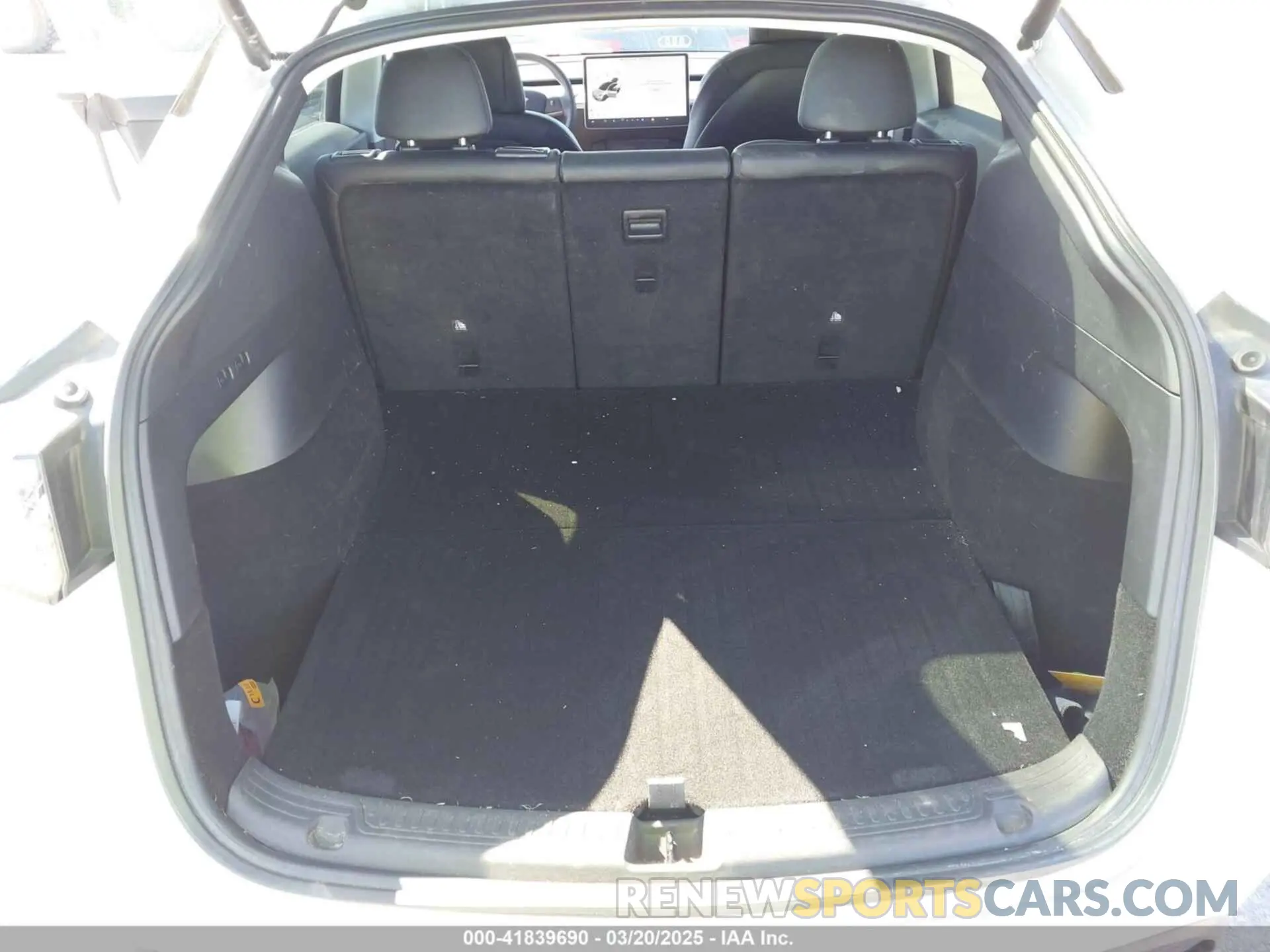 20 Photograph of a damaged car 5YJYGDEEXMF304096 TESLA MODEL Y 2021