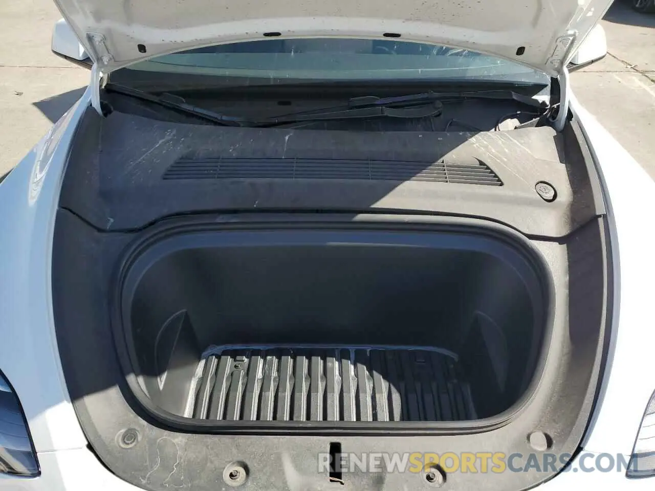 11 Photograph of a damaged car 5YJYGDEF0MF277709 TESLA MODEL Y 2021